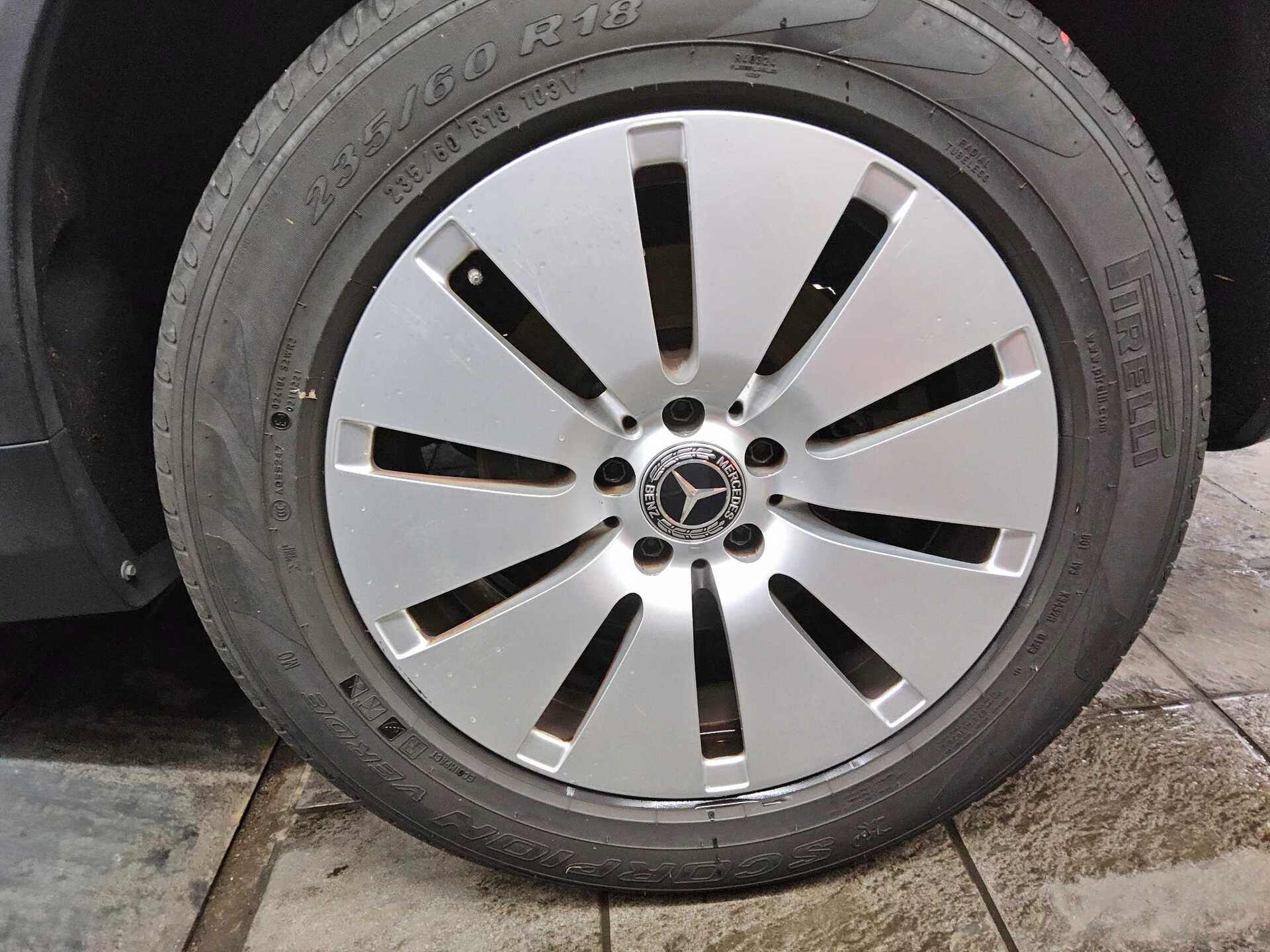 Mercedes-Benz GLC 300 e 4M Navi LED PDC SHZ 10