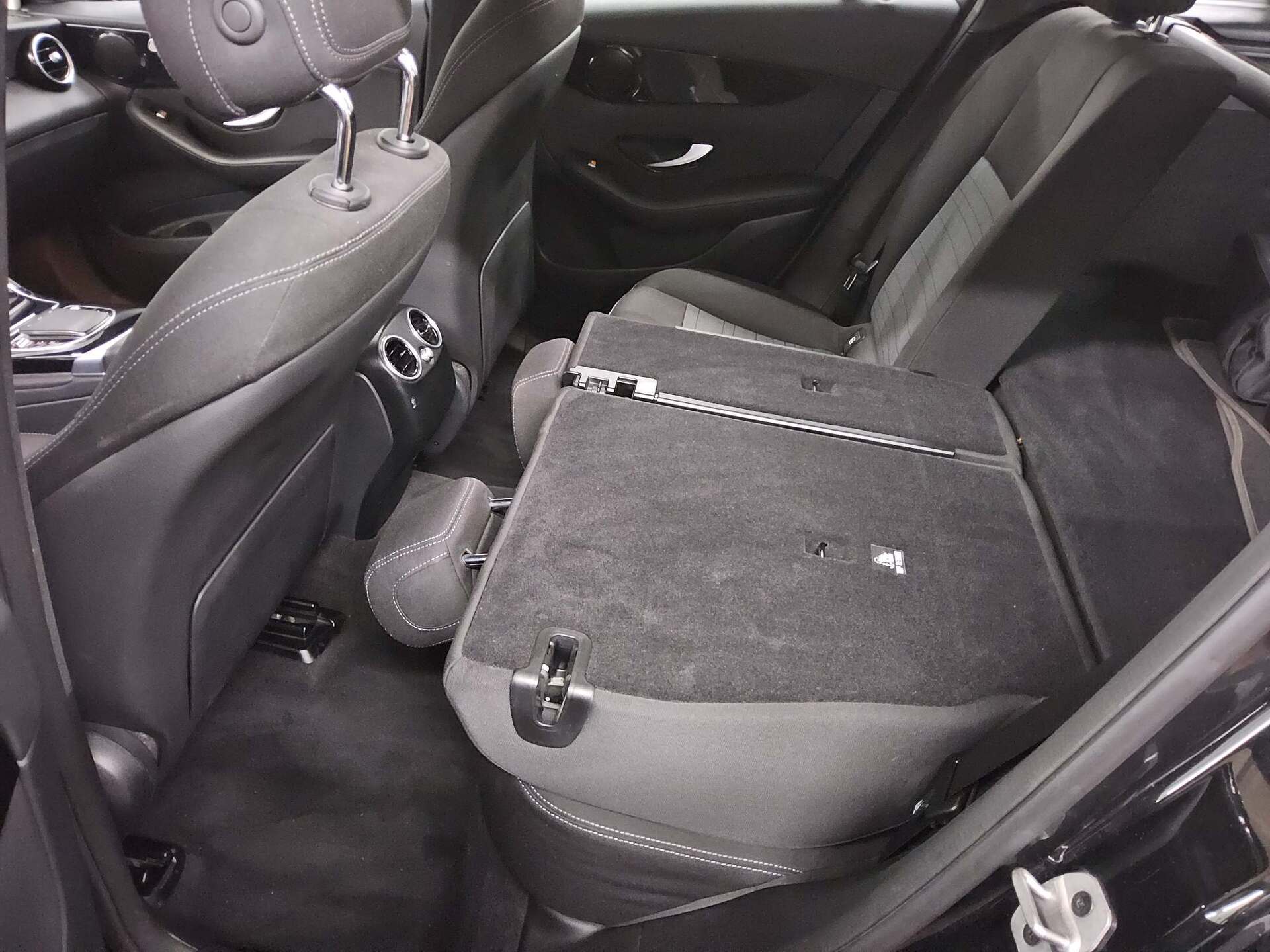 Mercedes-Benz GLC 300 e 4M Navi LED PDC SHZ 12