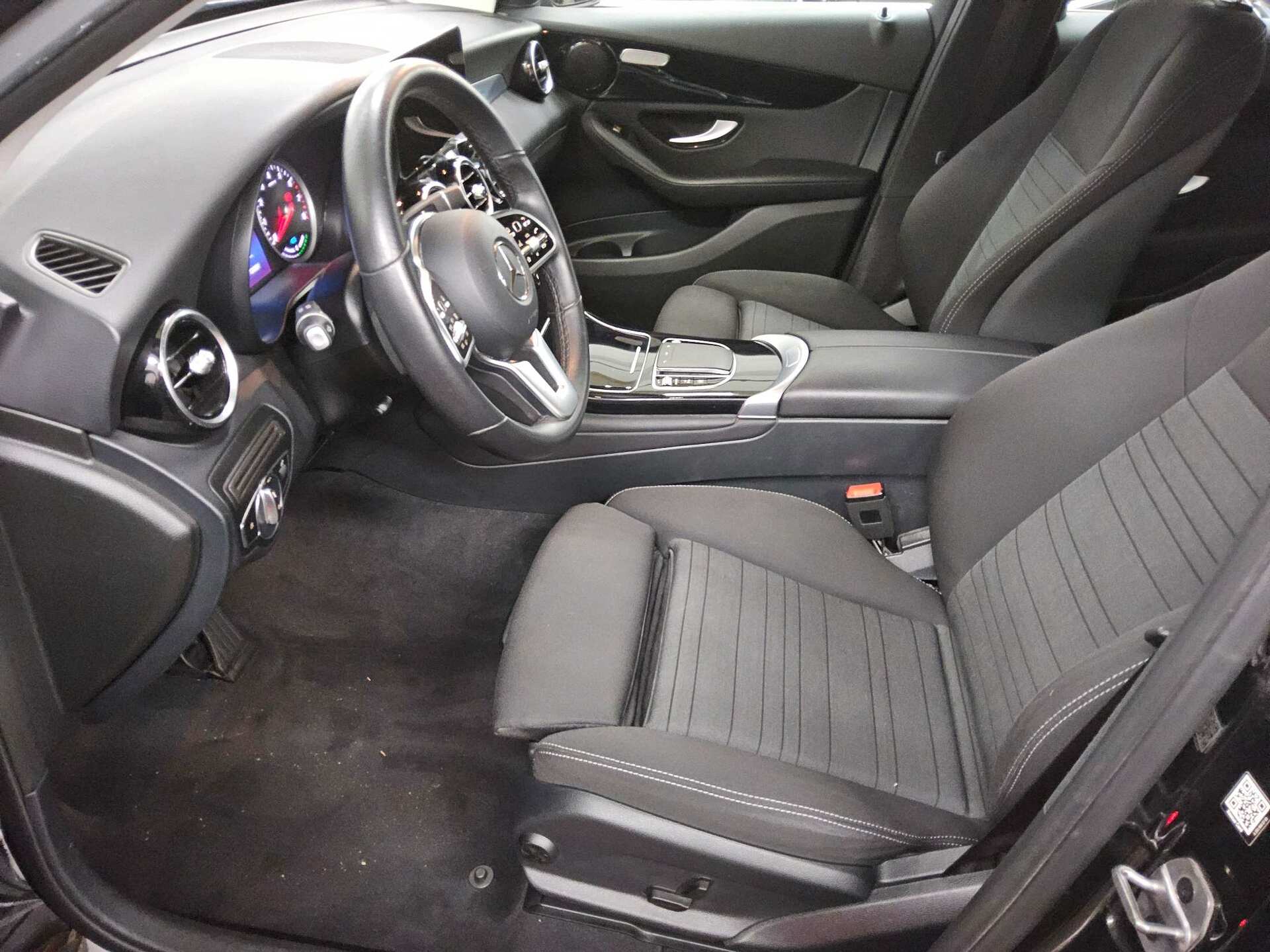 Mercedes-Benz GLC 300 e 4M Navi LED PDC SHZ 8