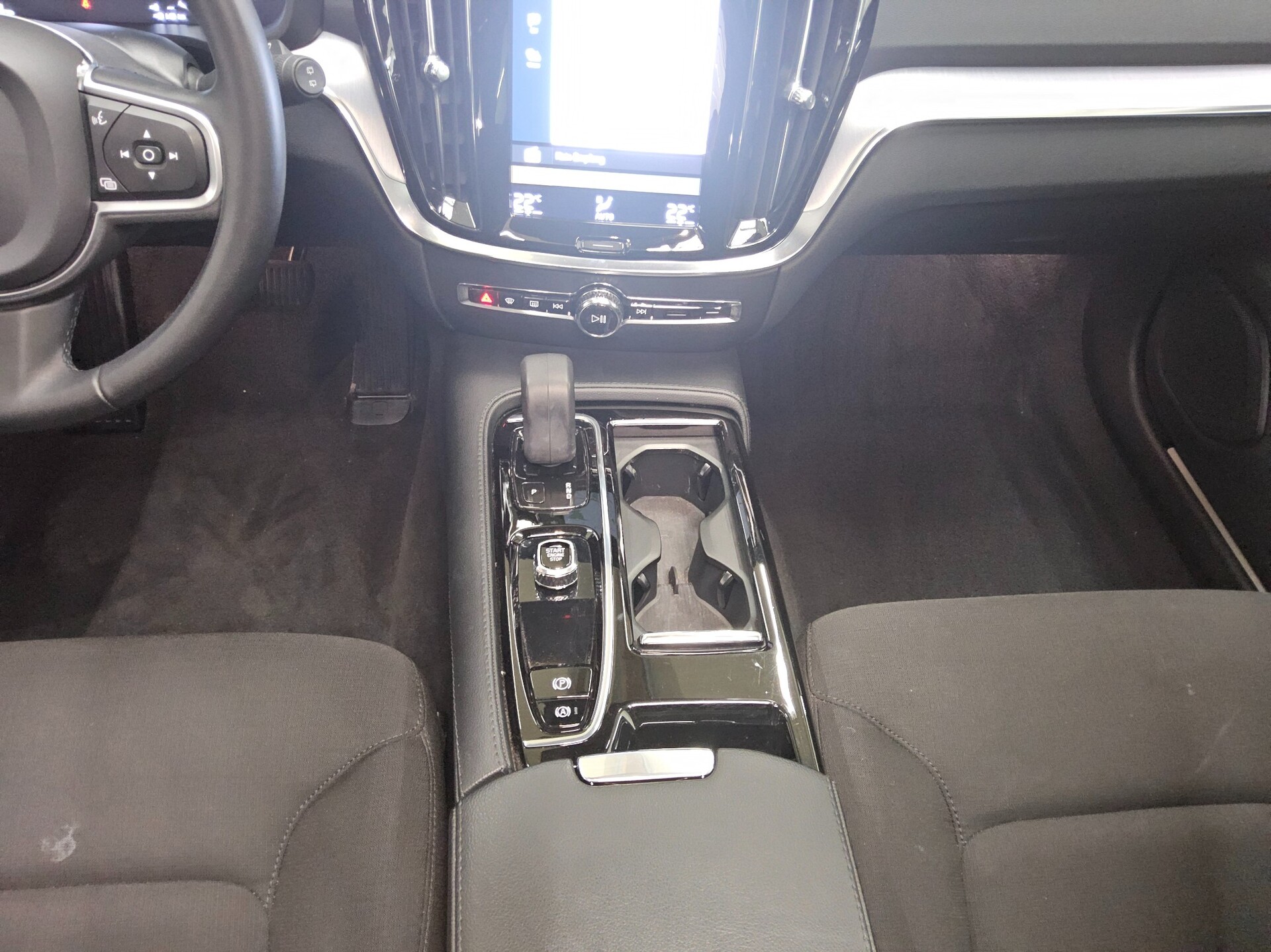 Volvo V60 T6 AWD Inscription Navi Pano LED AHK RFK 6