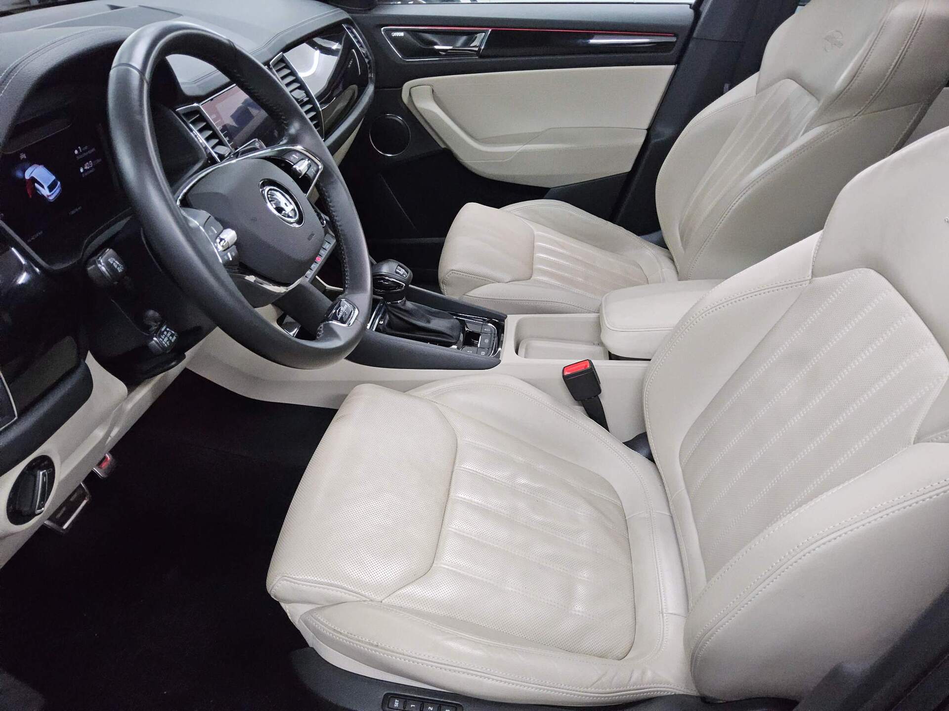 Skoda Kodiaq 2.0 TDI L&K 7-Sitze AHK Navi LED vc Pano 9