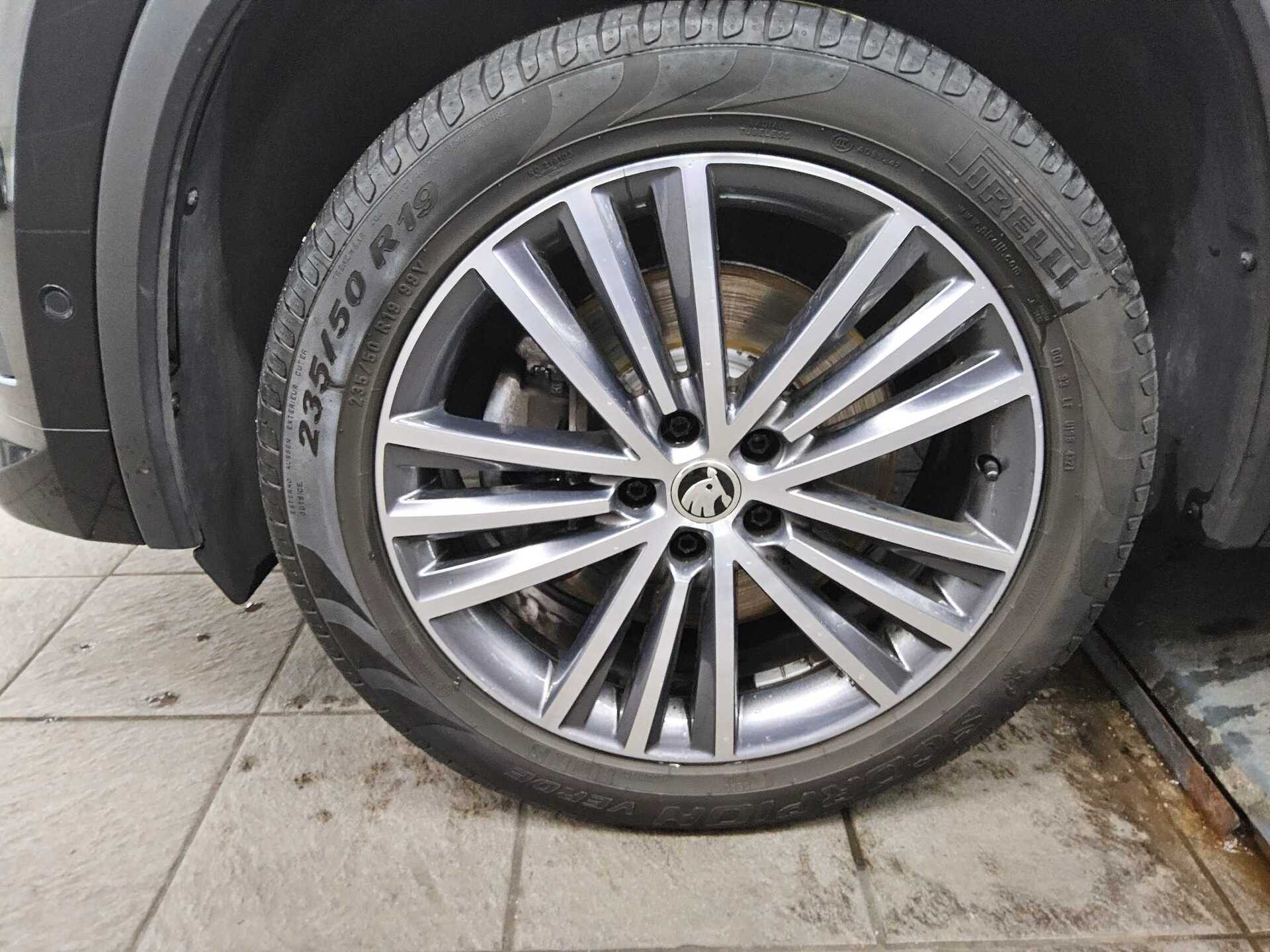 Skoda Kodiaq 2.0 TDI L&K 7-Sitze AHK Navi LED vc Pano 11