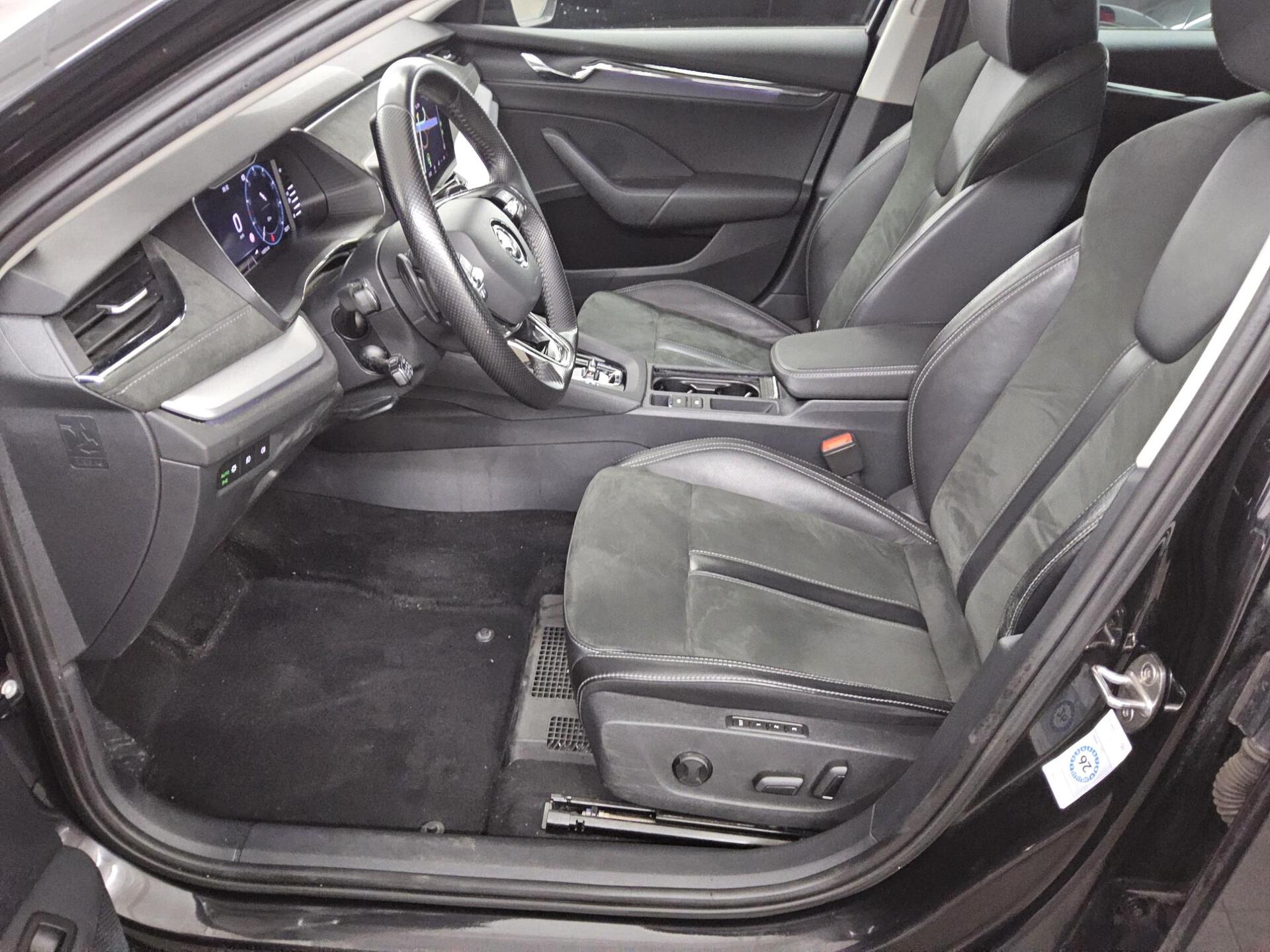 Skoda Octavia Kombi 2.0 TDI Style T-Leder Navi LED vc 9