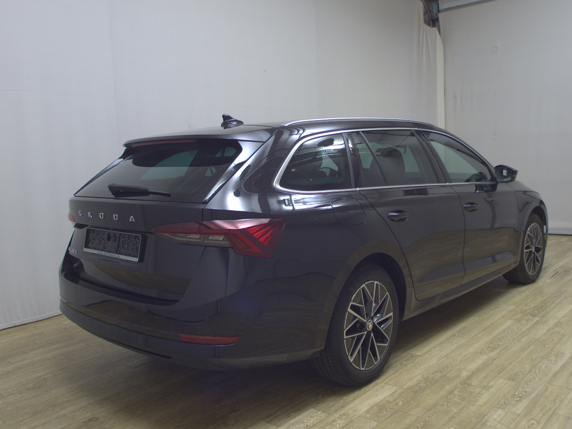 Skoda Octavia Kombi 2.0 TDI Style T-Leder Navi LED vc 4