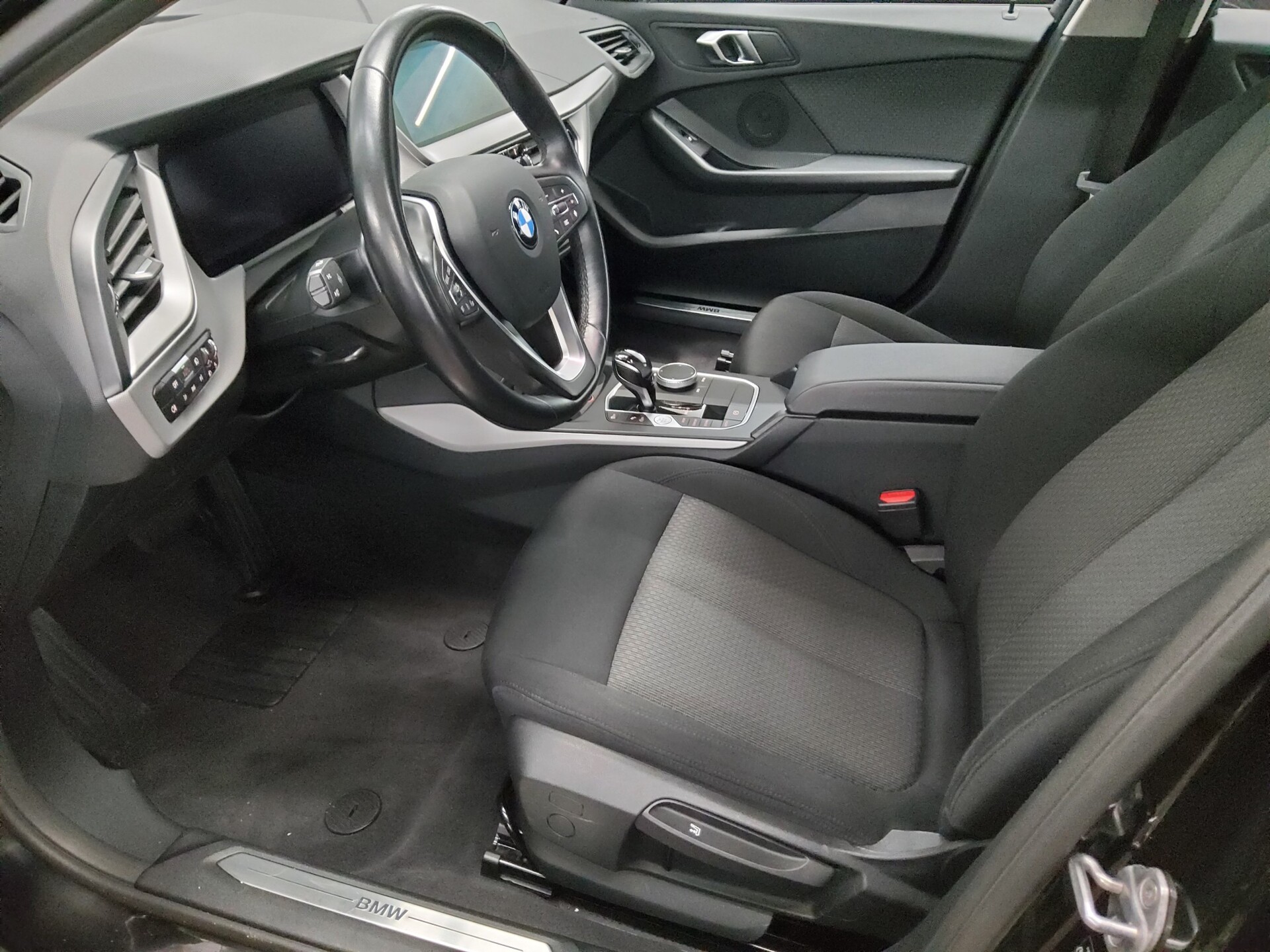 BMW 118dA Advantage Navi LED LC Pro HuD PDC SHZ 9