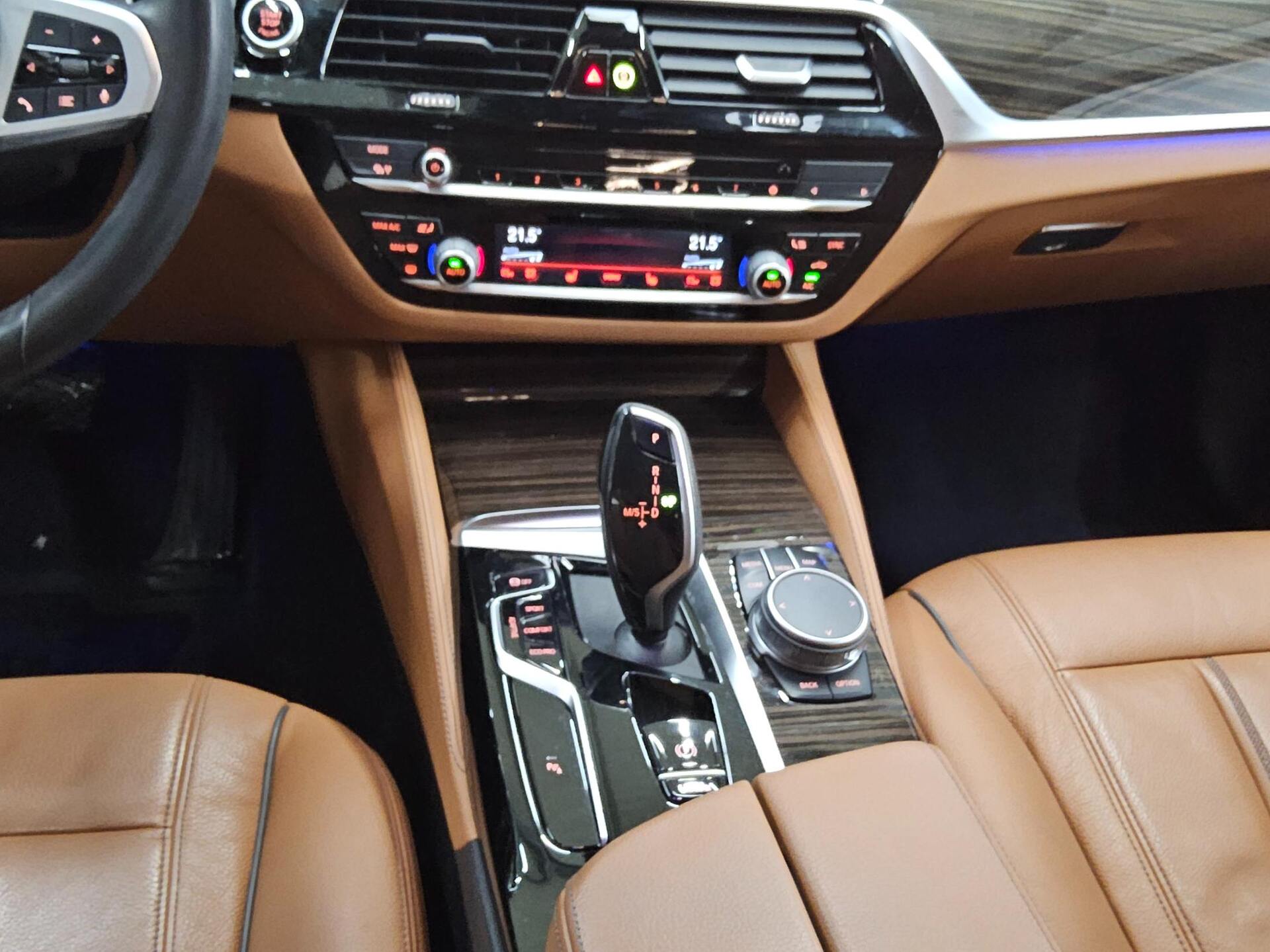 BMW 530i Touring Luxury-Line Leder Navi LED H-K RfK 6