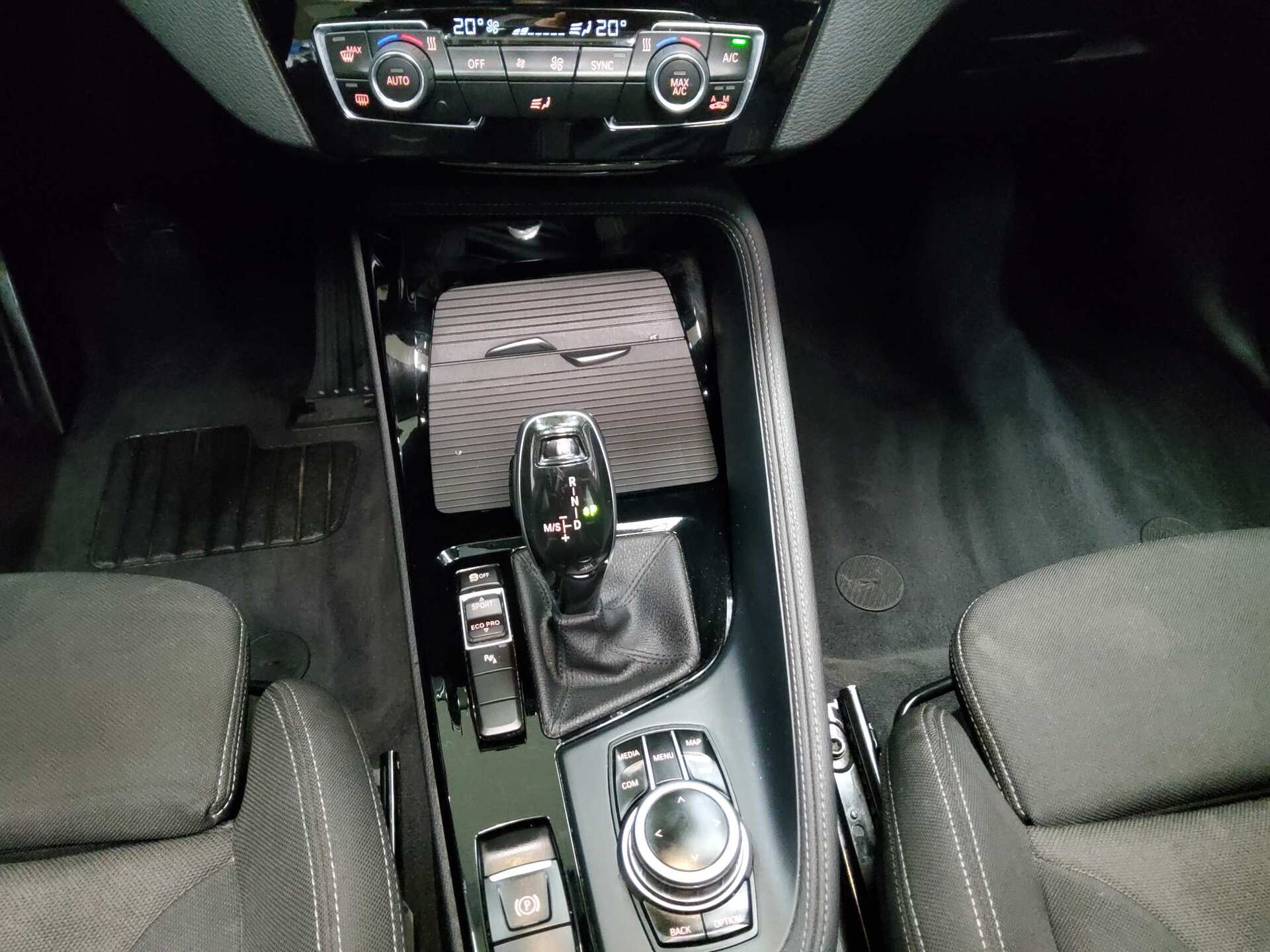 BMW X2 sDrive18d Navi LED Pano Sportsitze 6