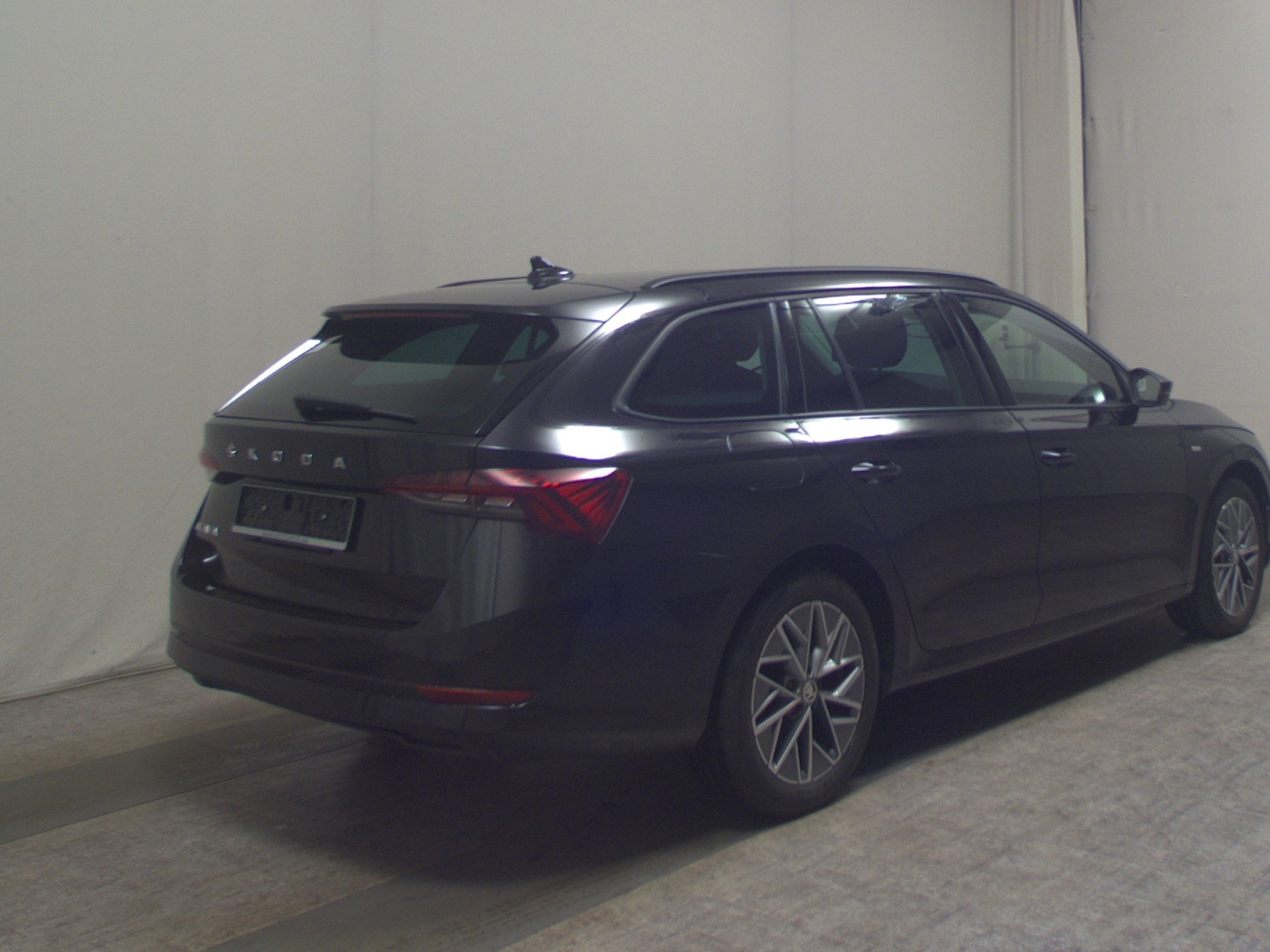 Skoda Octavia Kombi 2.0 TDI Tour Navi LED vc ACC PDC 4