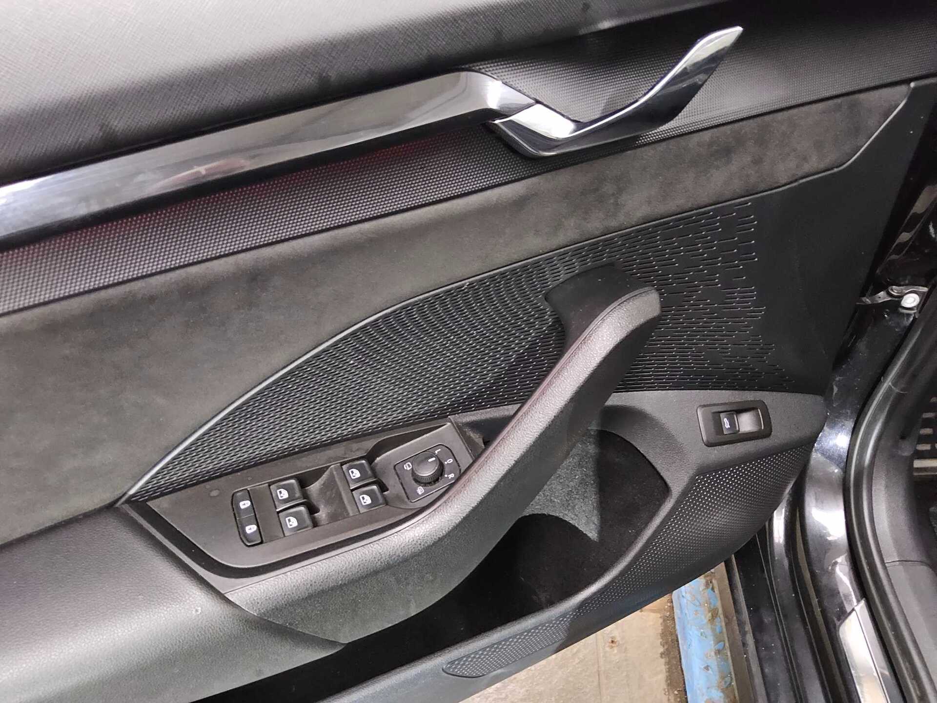 Skoda Octavia Kombi 2.0 TDI RS DCC Navi LED vc HuD RfK 10