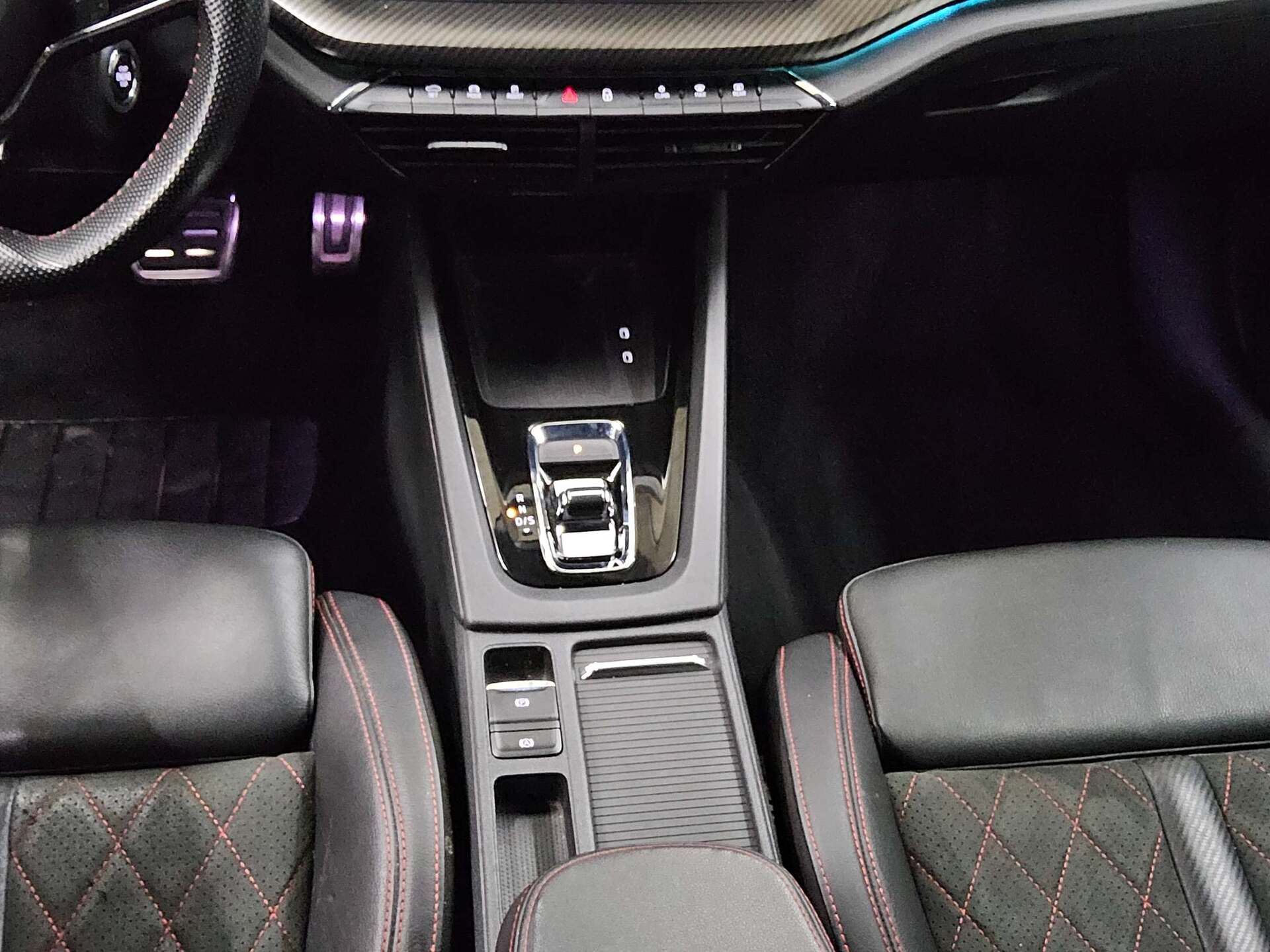 Skoda Octavia Kombi 2.0 TDI RS DCC Navi LED vc HuD RfK 6