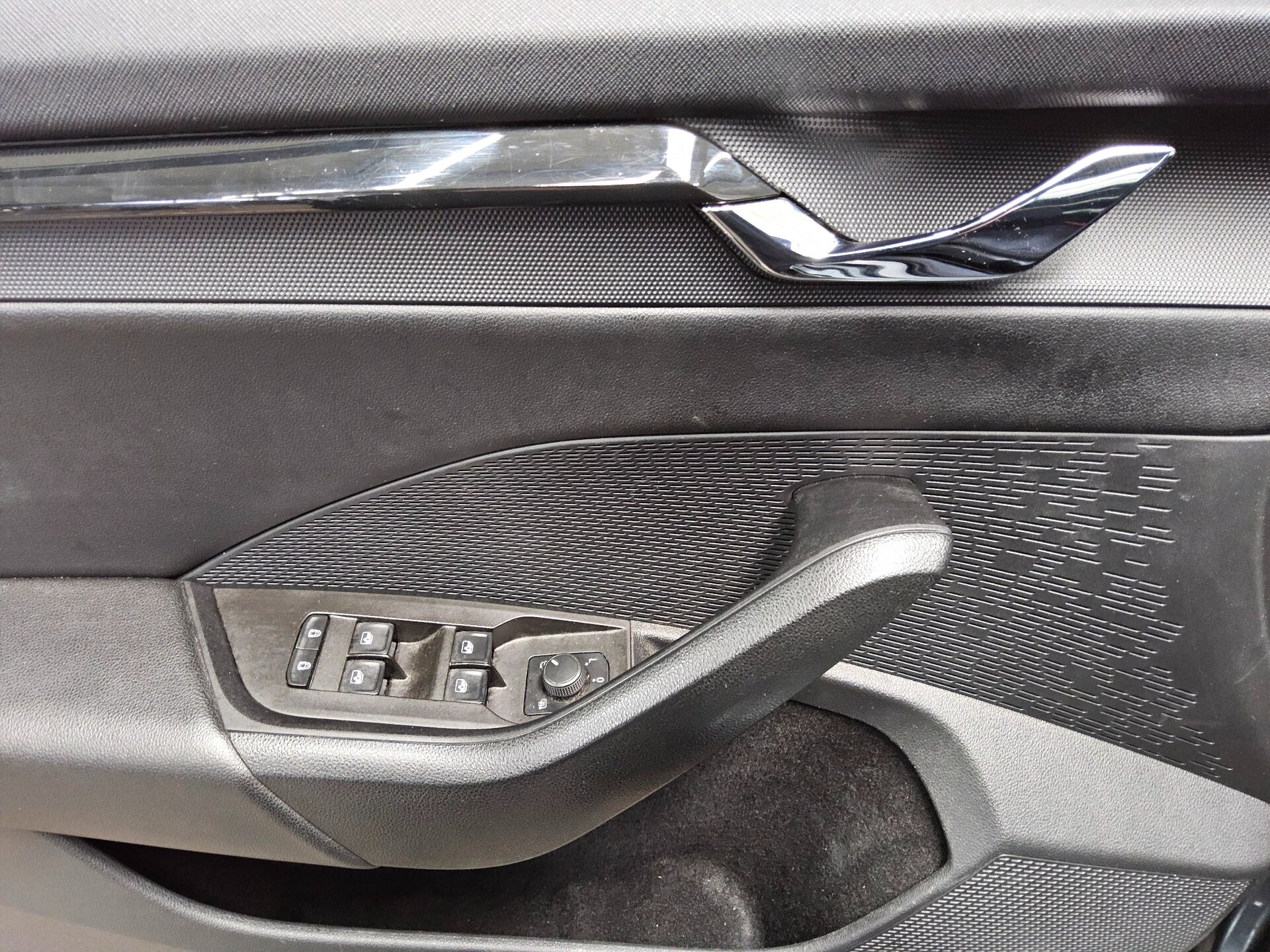 Skoda Octavia Kombi 2.0 TDI Ambition Navi LED vc PDC 10