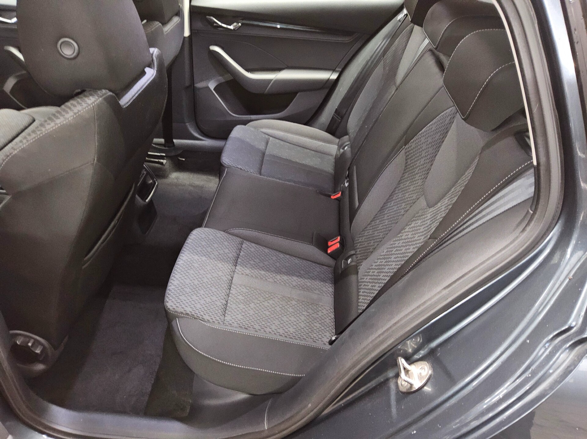 Skoda Octavia Kombi 2.0 TDI Ambition Navi LED vc PDC 13