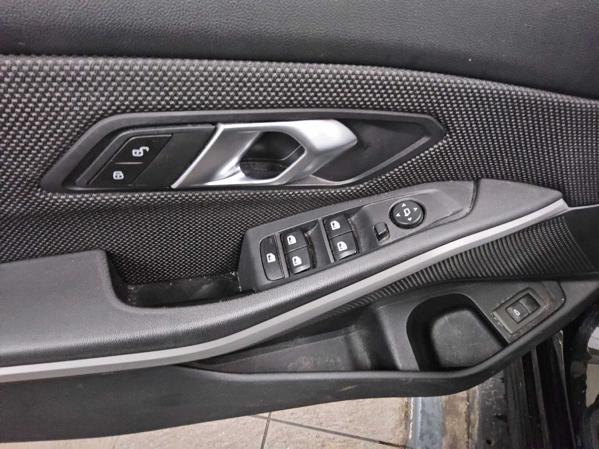 BMW 318iA Touring Navi LED LC-Pro PDC Shz 10