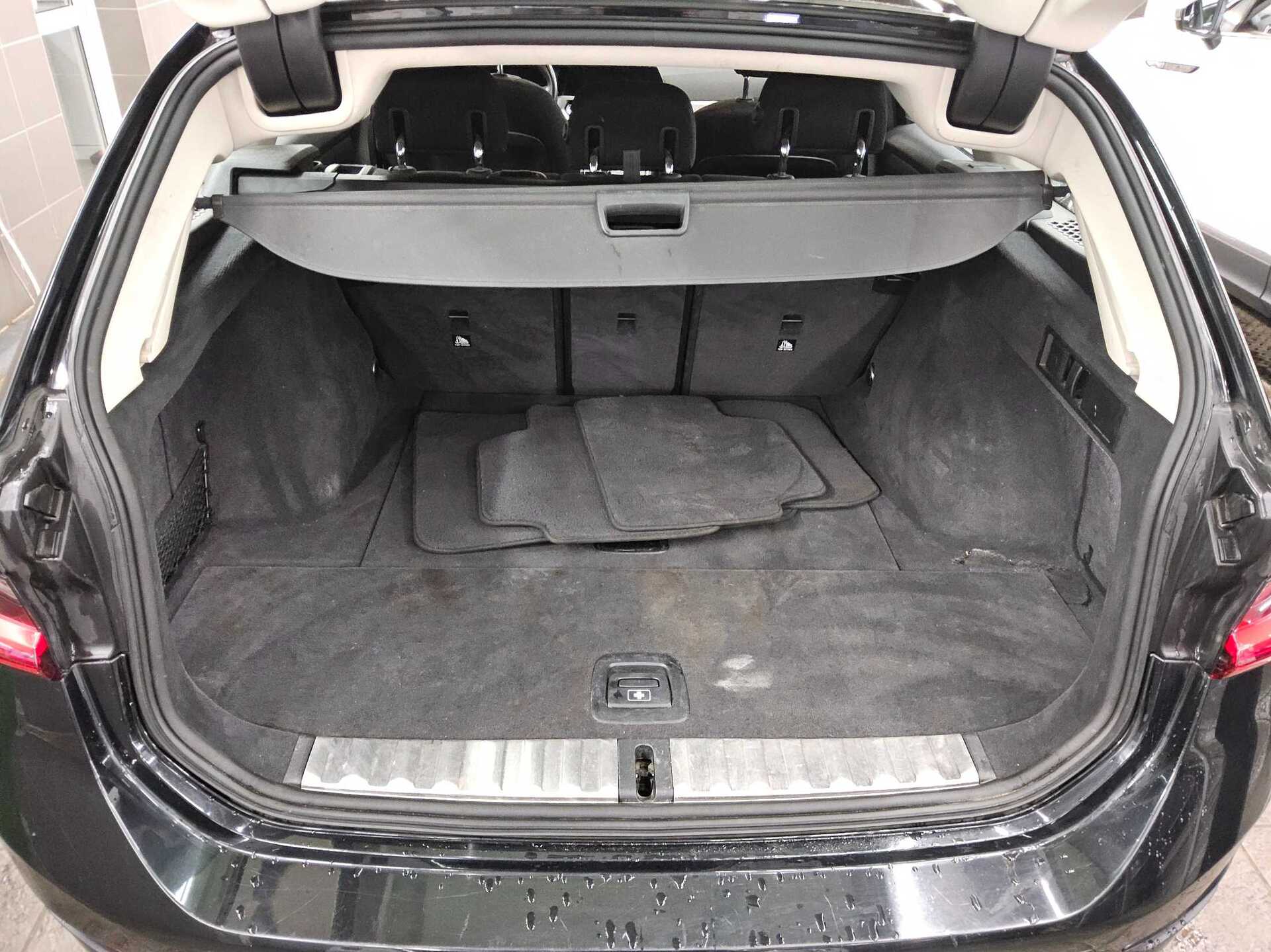 BMW 318iA Touring Navi LED LC-Pro PDC Shz 12