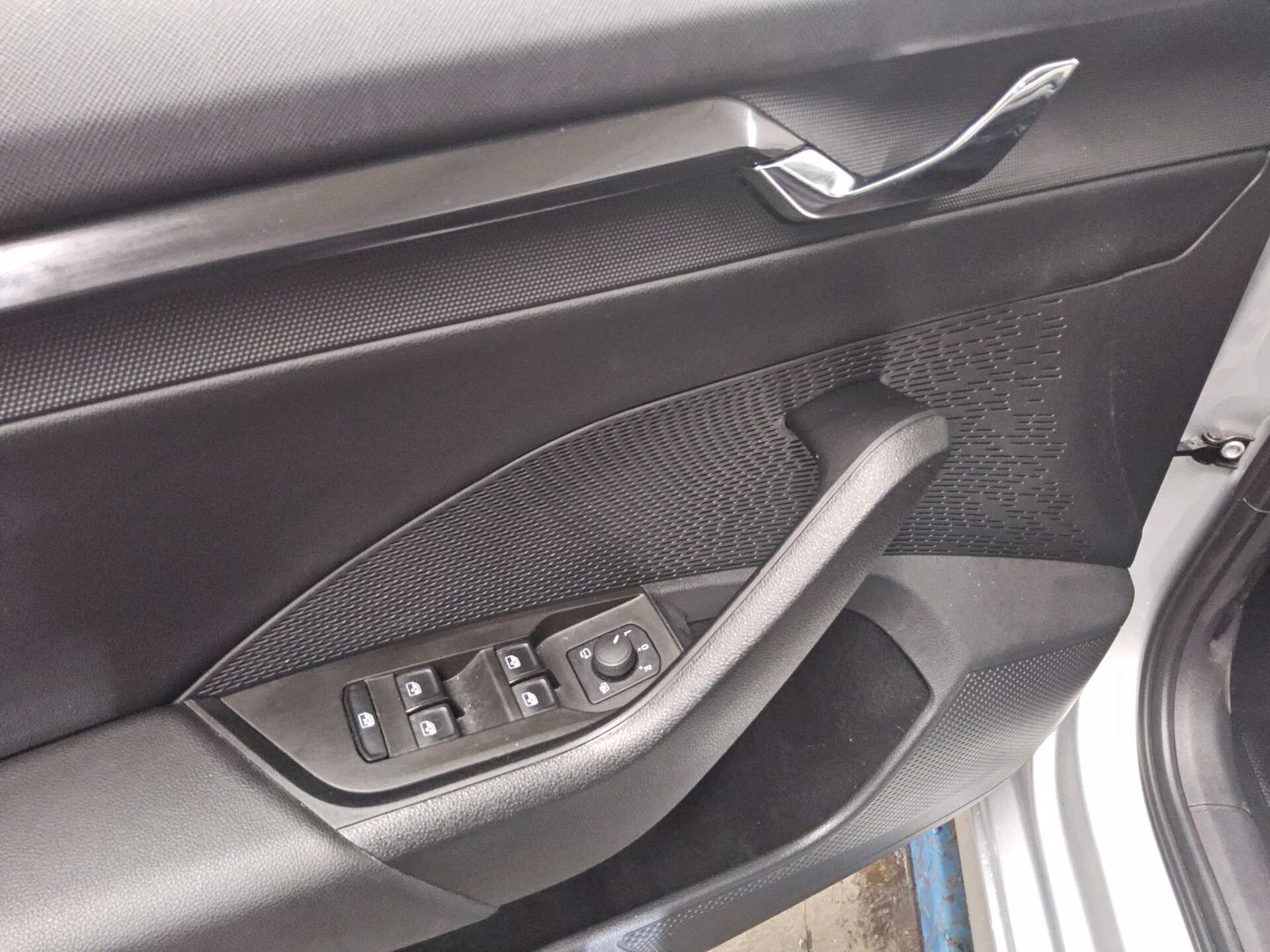 Skoda Octavia Kombi 2.0 TDI Ambition Navi LED vc AHK 10