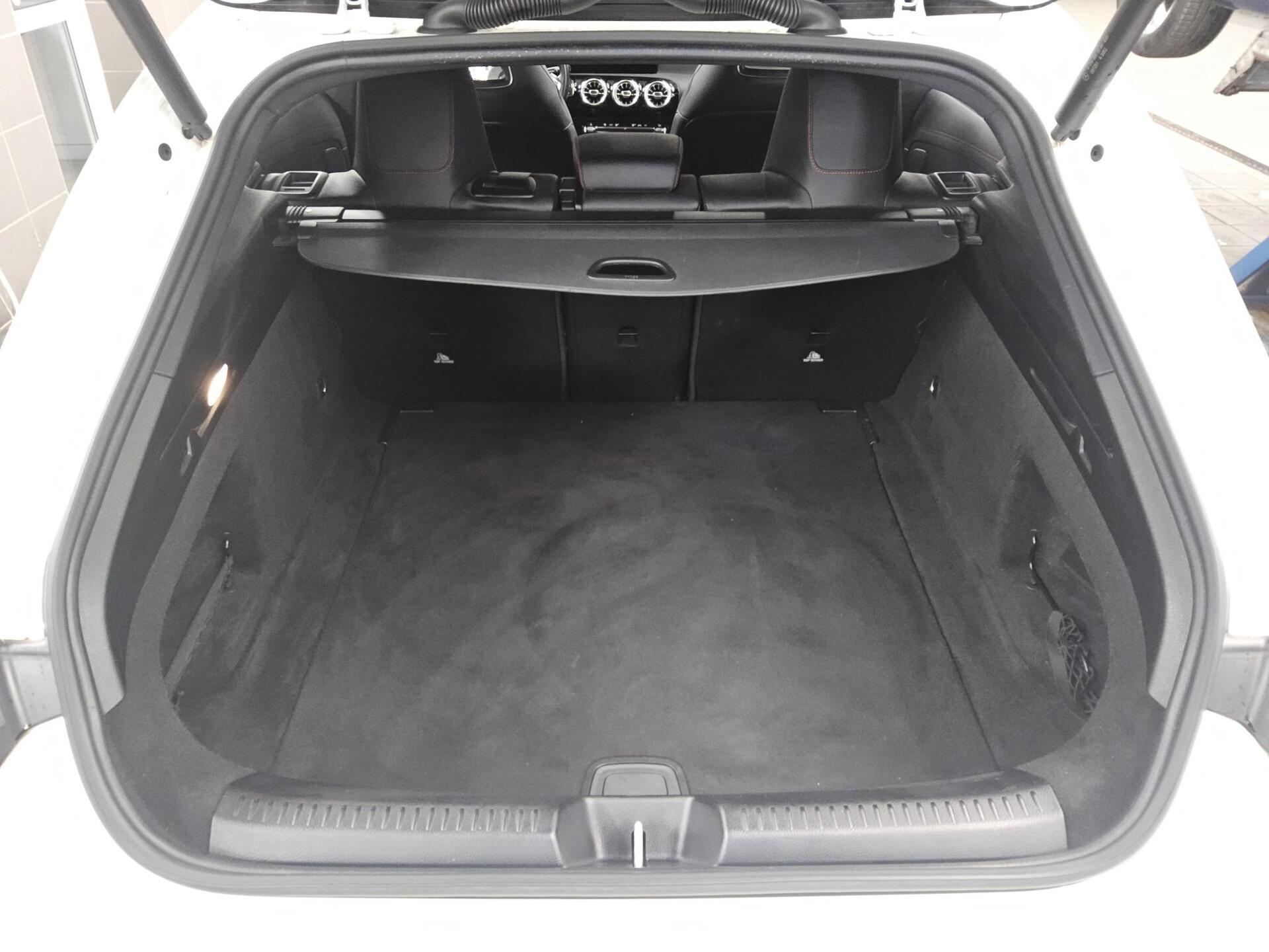 Mercedes-Benz CLA 220 SB d AMG-Line Night Burmest. MB-LED Pano 11