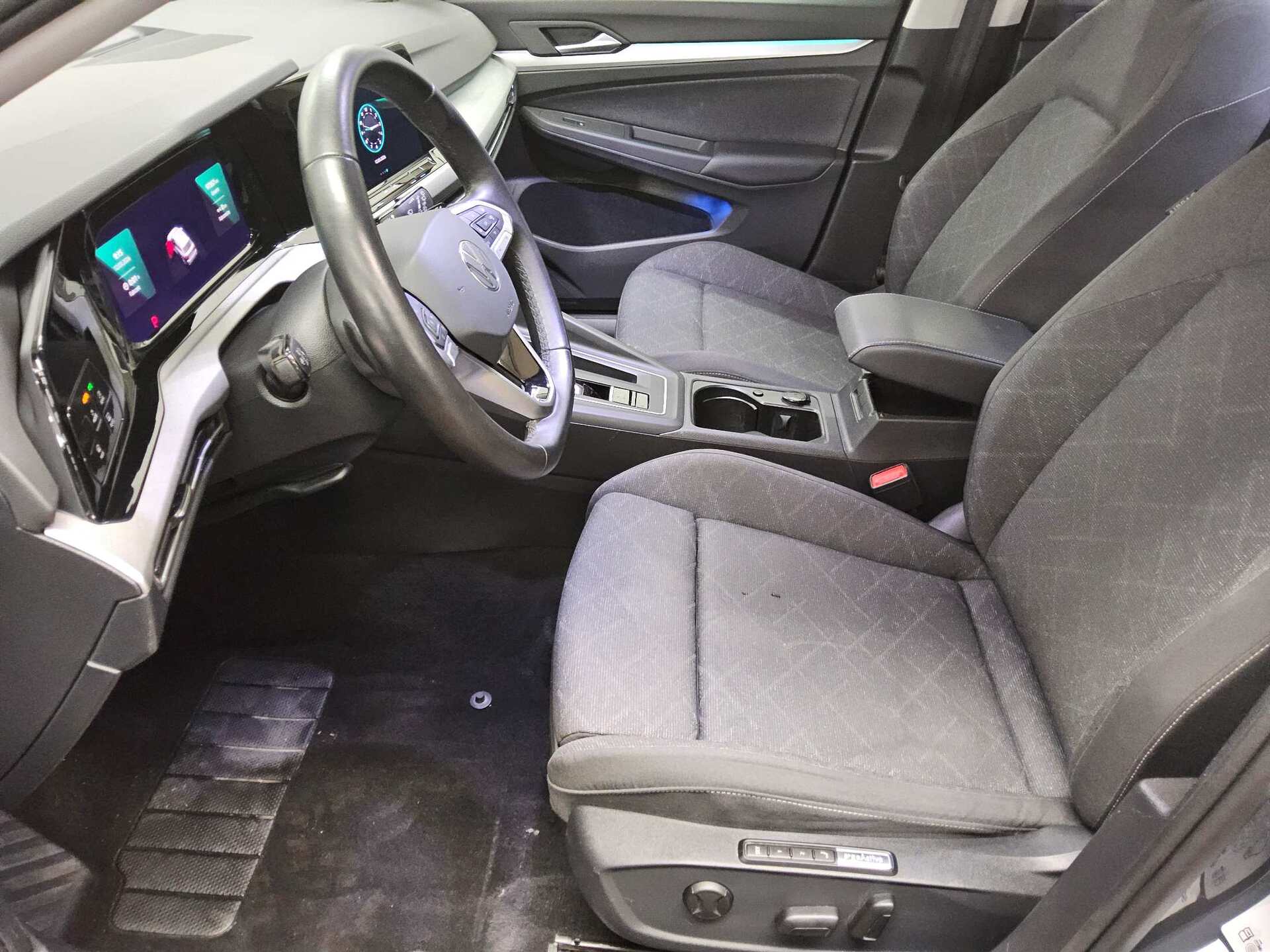 Volkswagen Golf-8 Var. 2.0 TDI Life Navi LED AID H/K Sound 9