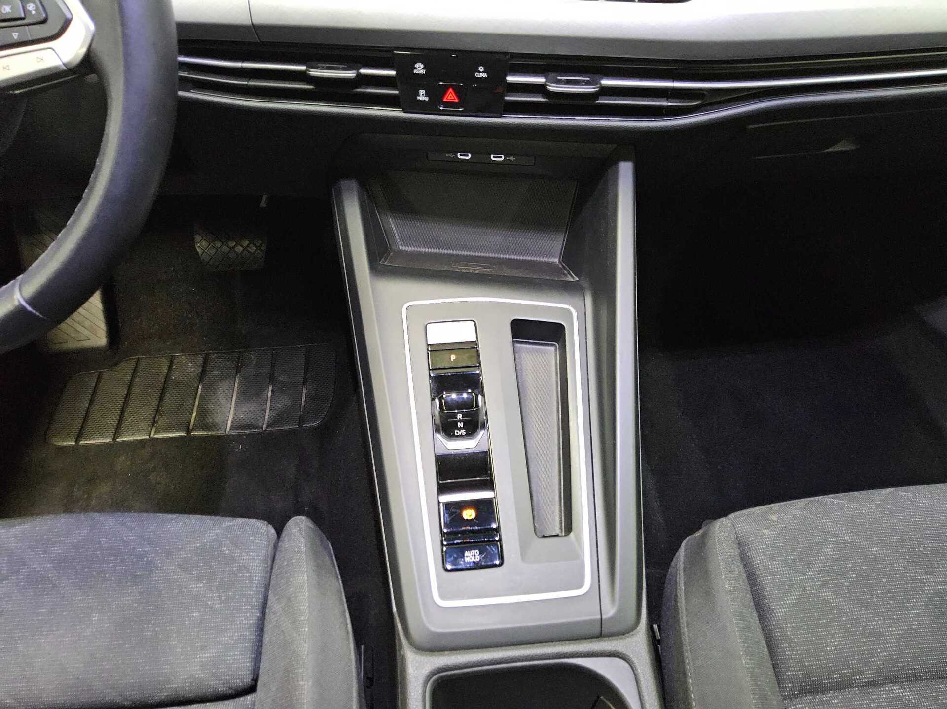 Volkswagen Golf-8 Var. 2.0 TDI Life Navi LED AID H/K Sound 6