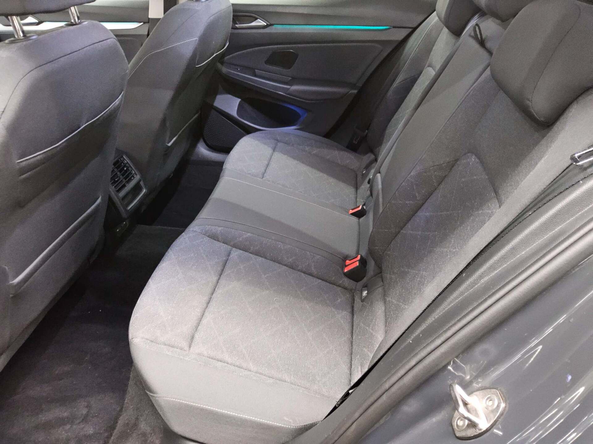 Volkswagen Golf-8 Var. 2.0 TDI Life Navi LED AID H/K Sound 13