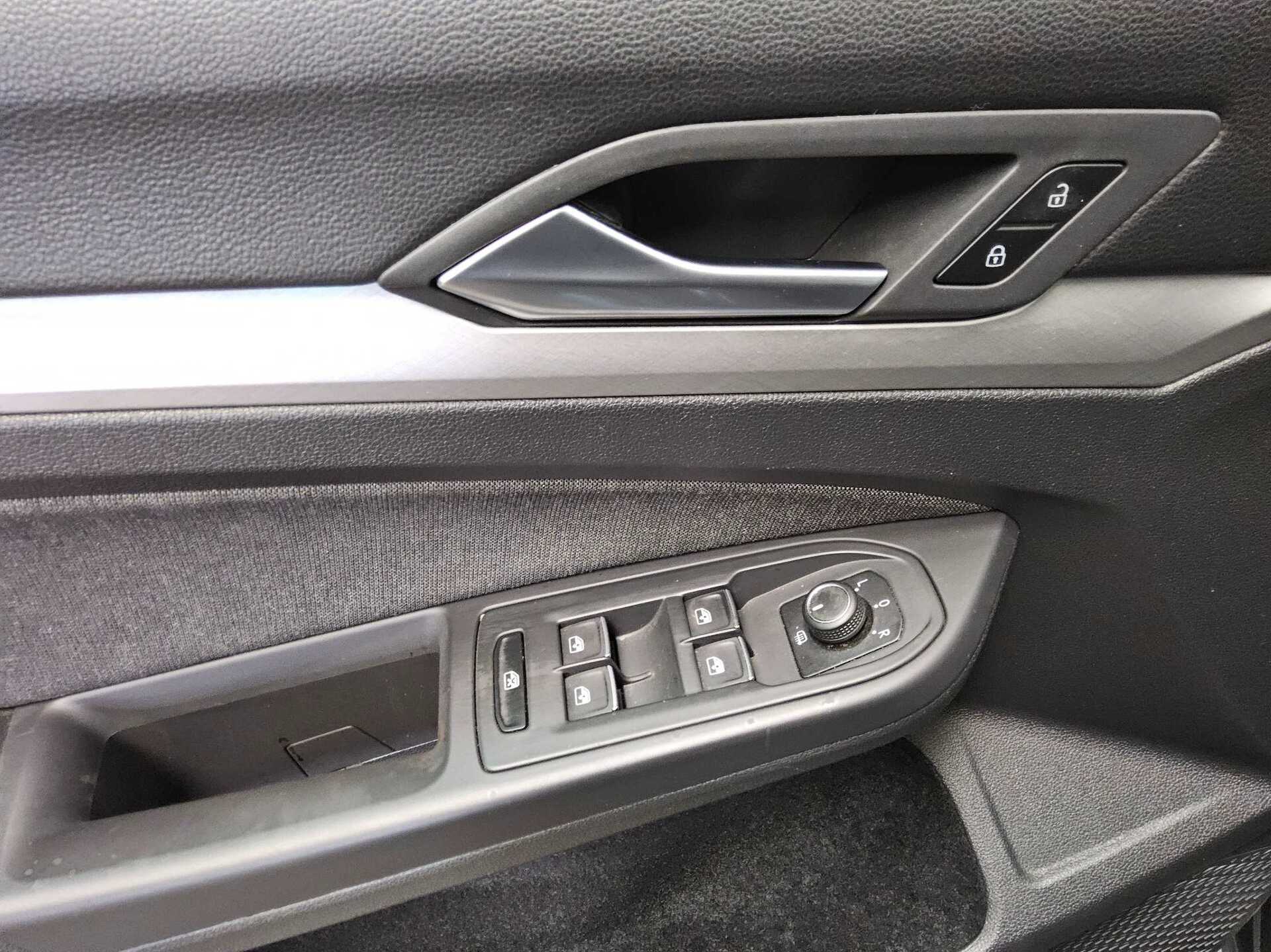 Volkswagen Golf-8 Var. 2.0 TDI Life Navi LED AID H/K Sound 10