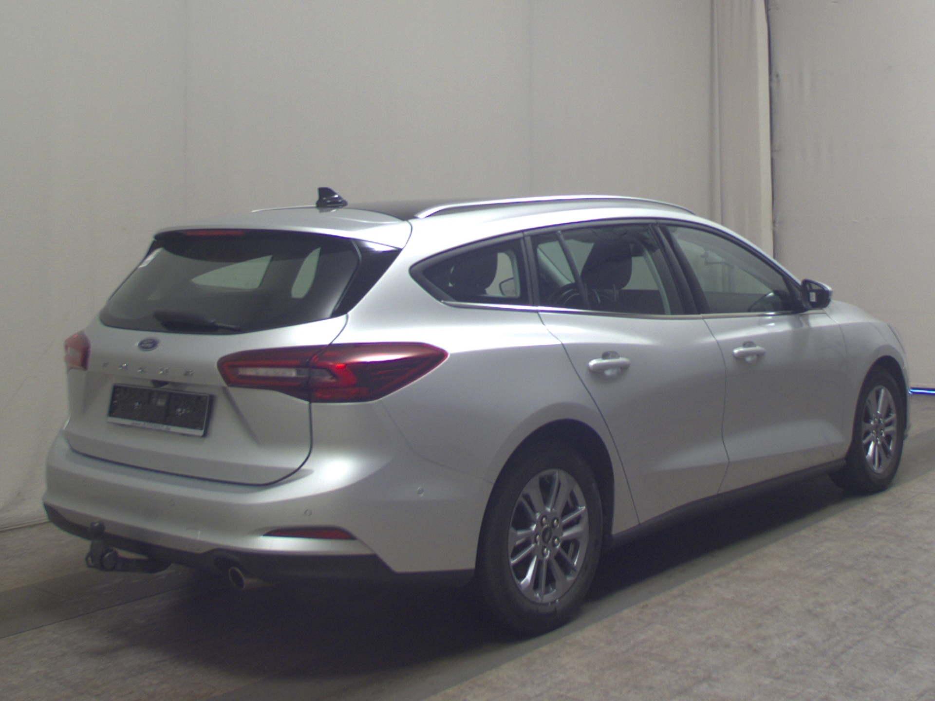 Ford Focus Turnier 1.5 EB Titanium Navi LED Pano AHK 4