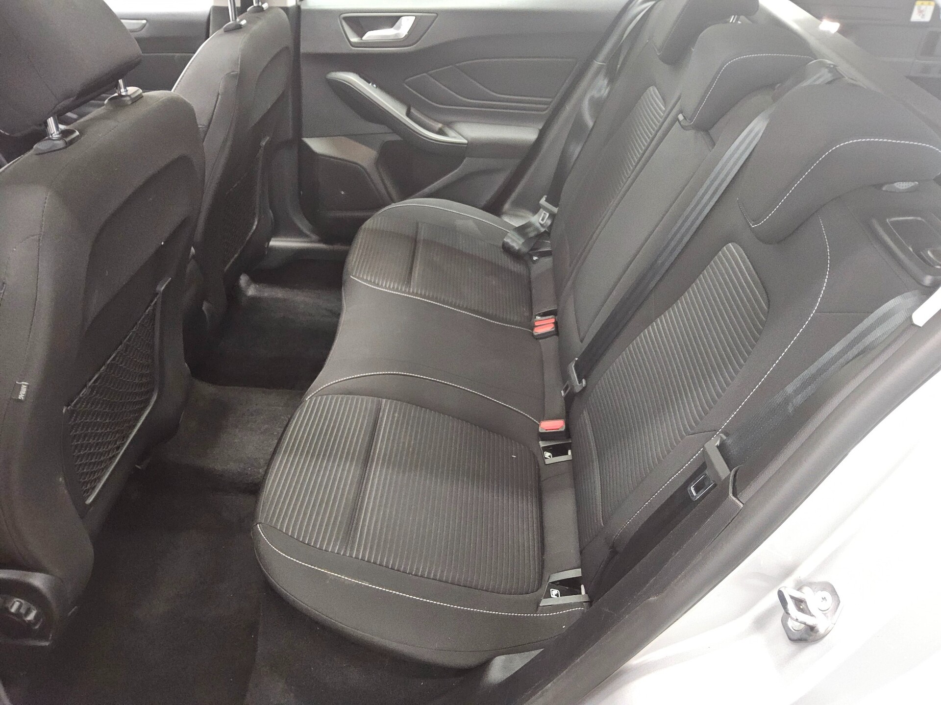 Ford Focus Turnier 1.5 EB Titanium Navi LED Pano AHK 13