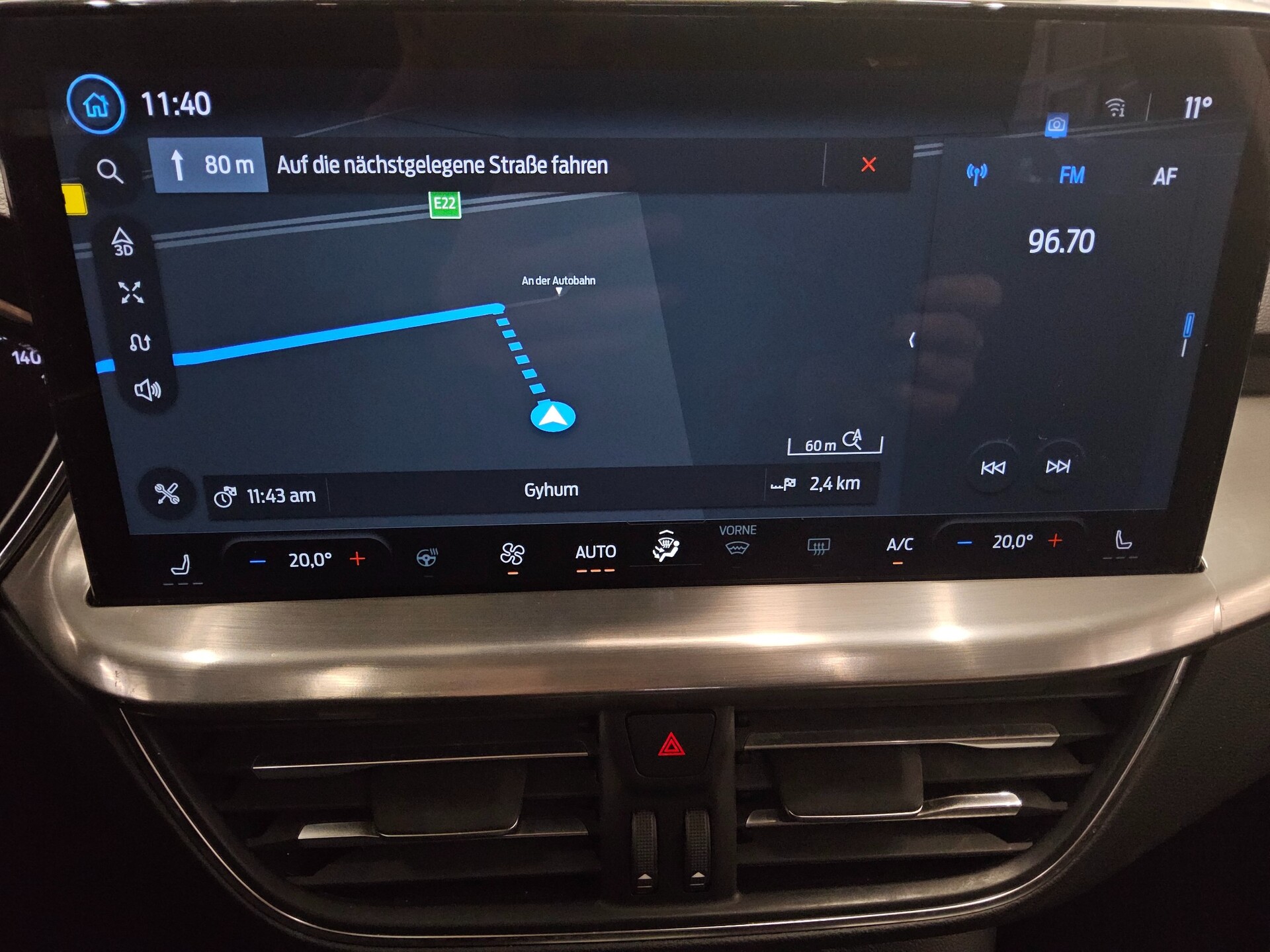 Ford Focus Turnier 1.5 EB Titanium Navi LED Pano AHK 7