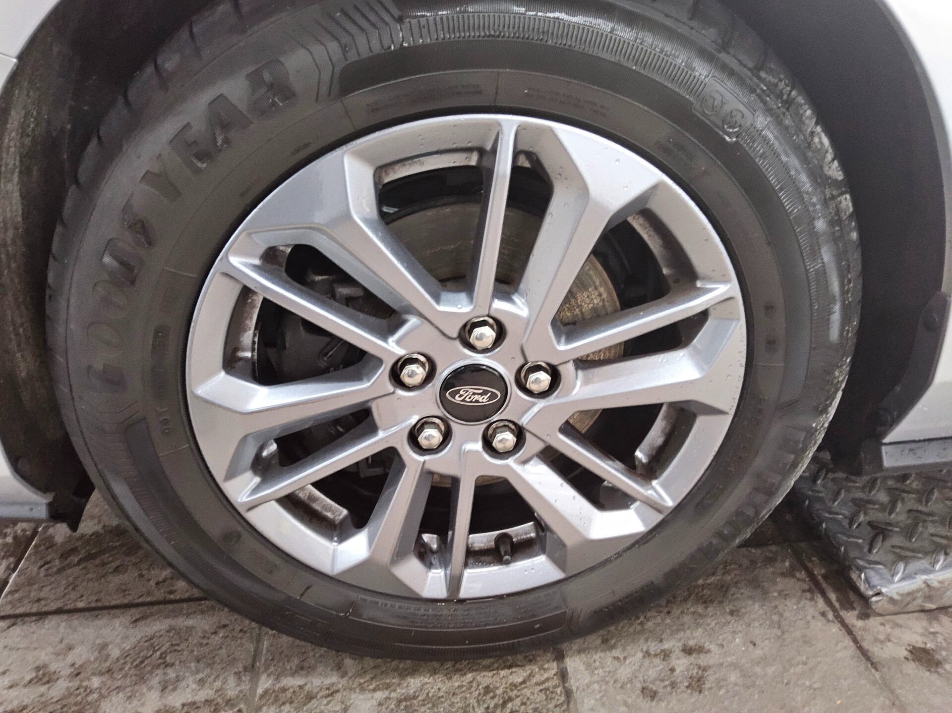 Ford Focus Turnier 1.5 EB Titanium Navi LED Pano AHK 10