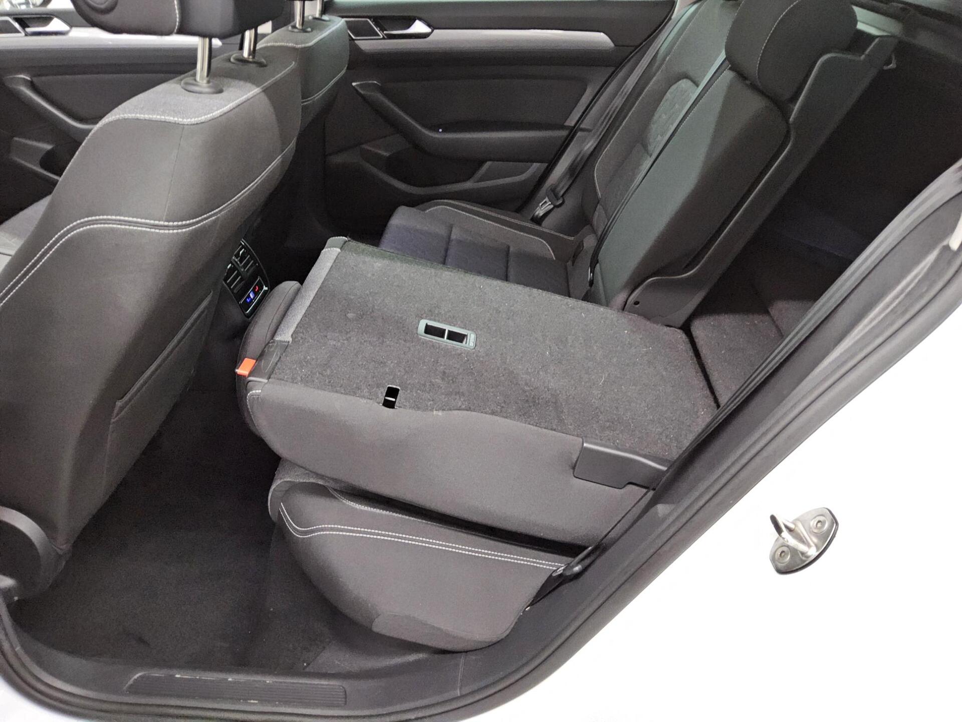 Volkswagen Passat Var. 2.0 TDI Business Navi Pano RFK AHK 13