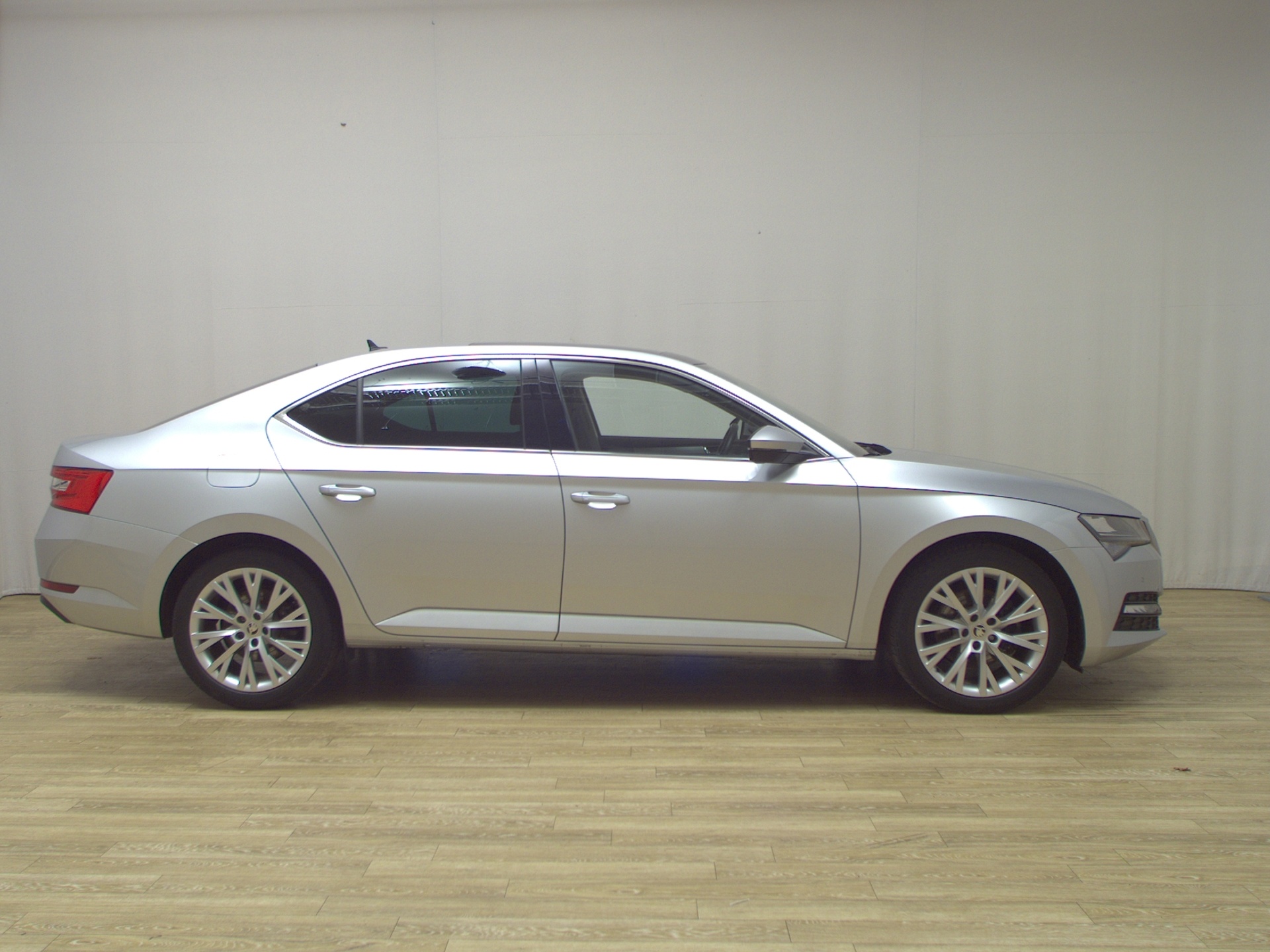 Skoda Superb 2.0 TDI Ambition Navi LED vc Pano RFK