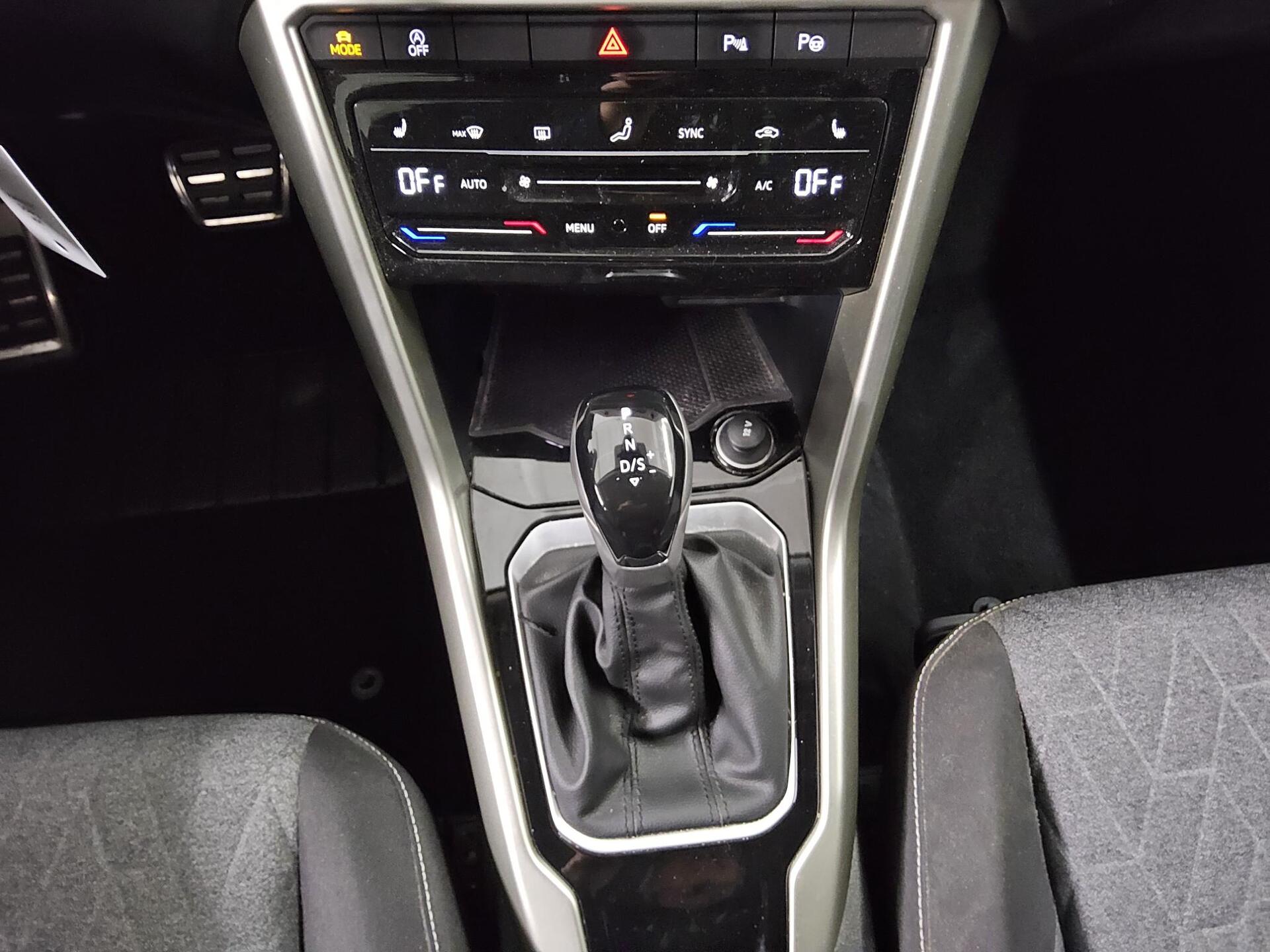 Volkswagen T-Roc 2.0 TDI Move Navi LED DC ACC Shz PDC 6