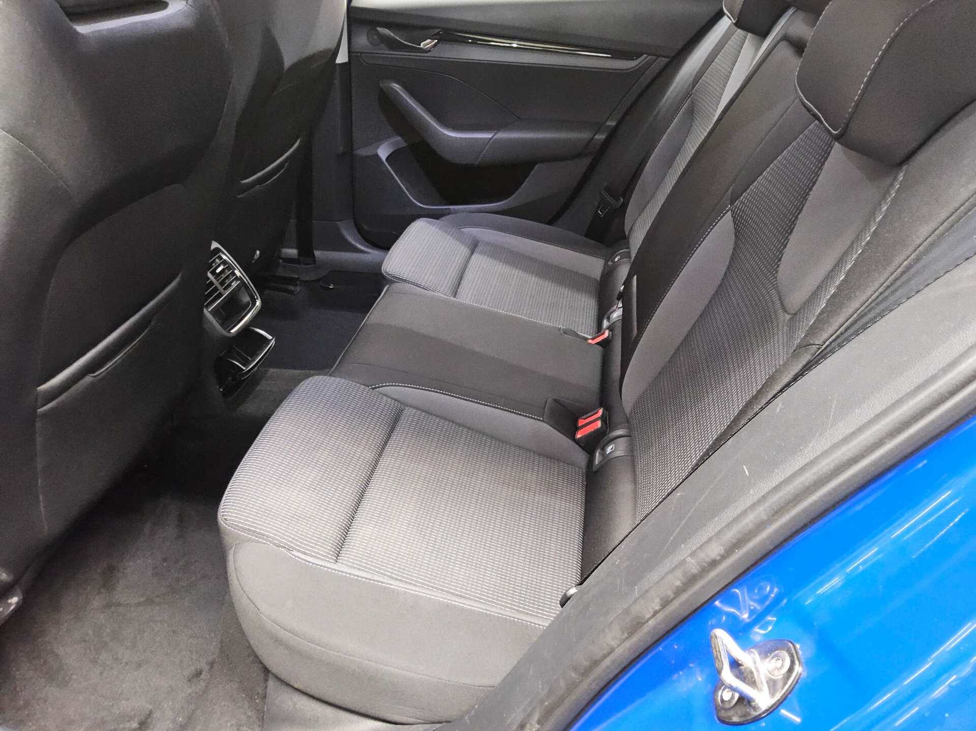 Skoda Octavia Kombi 2.0 TDI Ambition DCC Navi vc LED 13