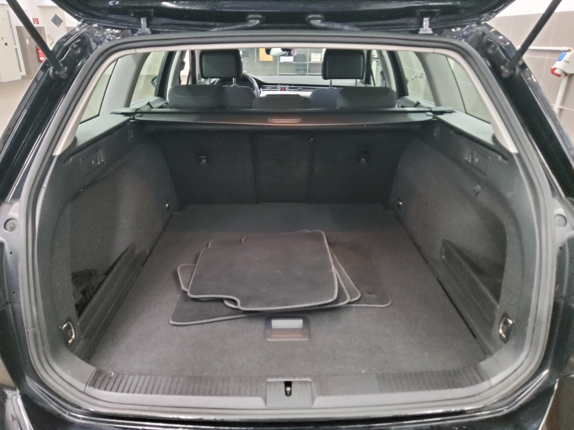 Volkswagen Passat Var. 2.0 TDI Business Navi Matrix AID RFK 12