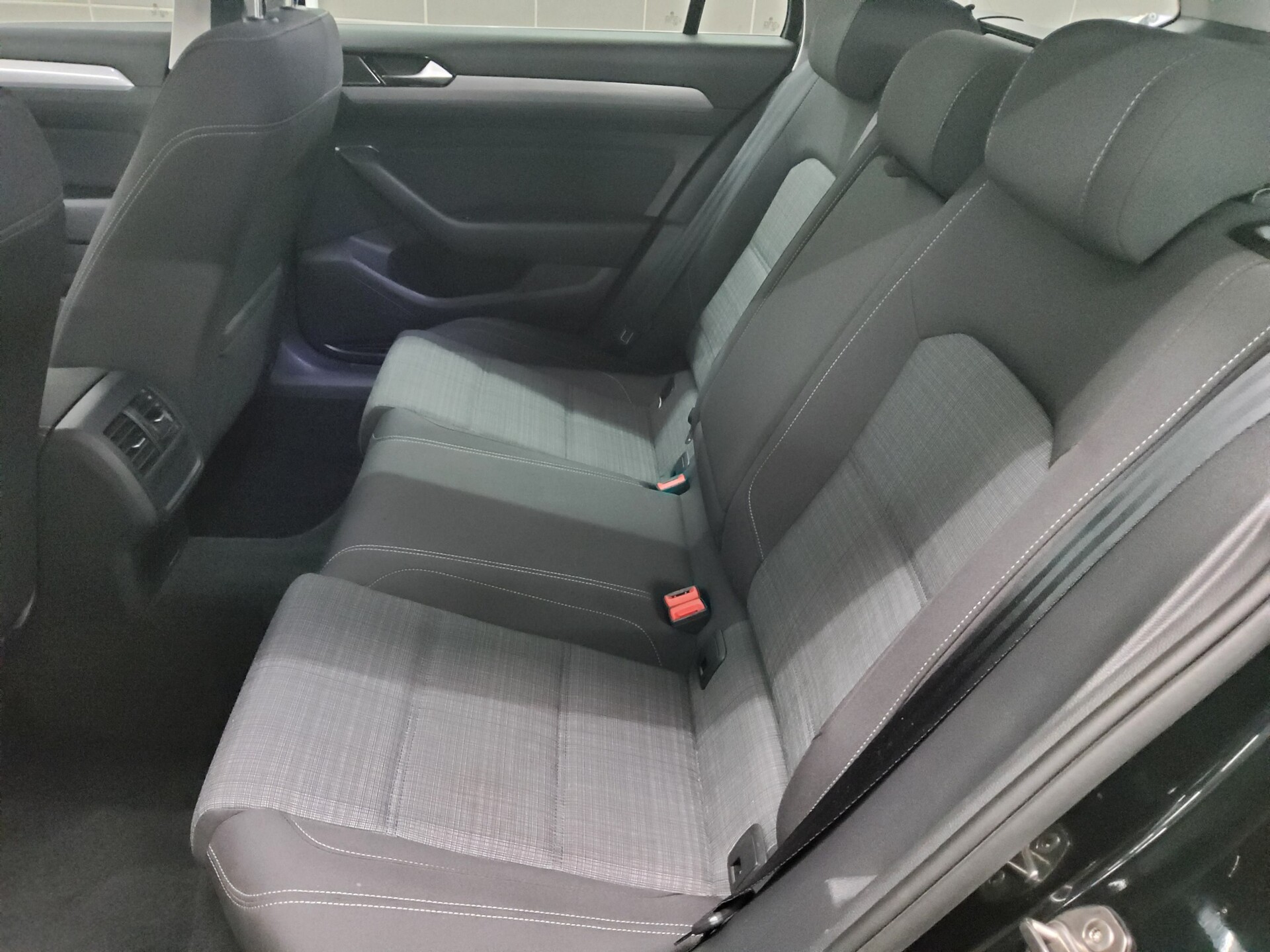 Volkswagen Passat Var. 2.0 TDI Business Navi Matrix AID RFK 13