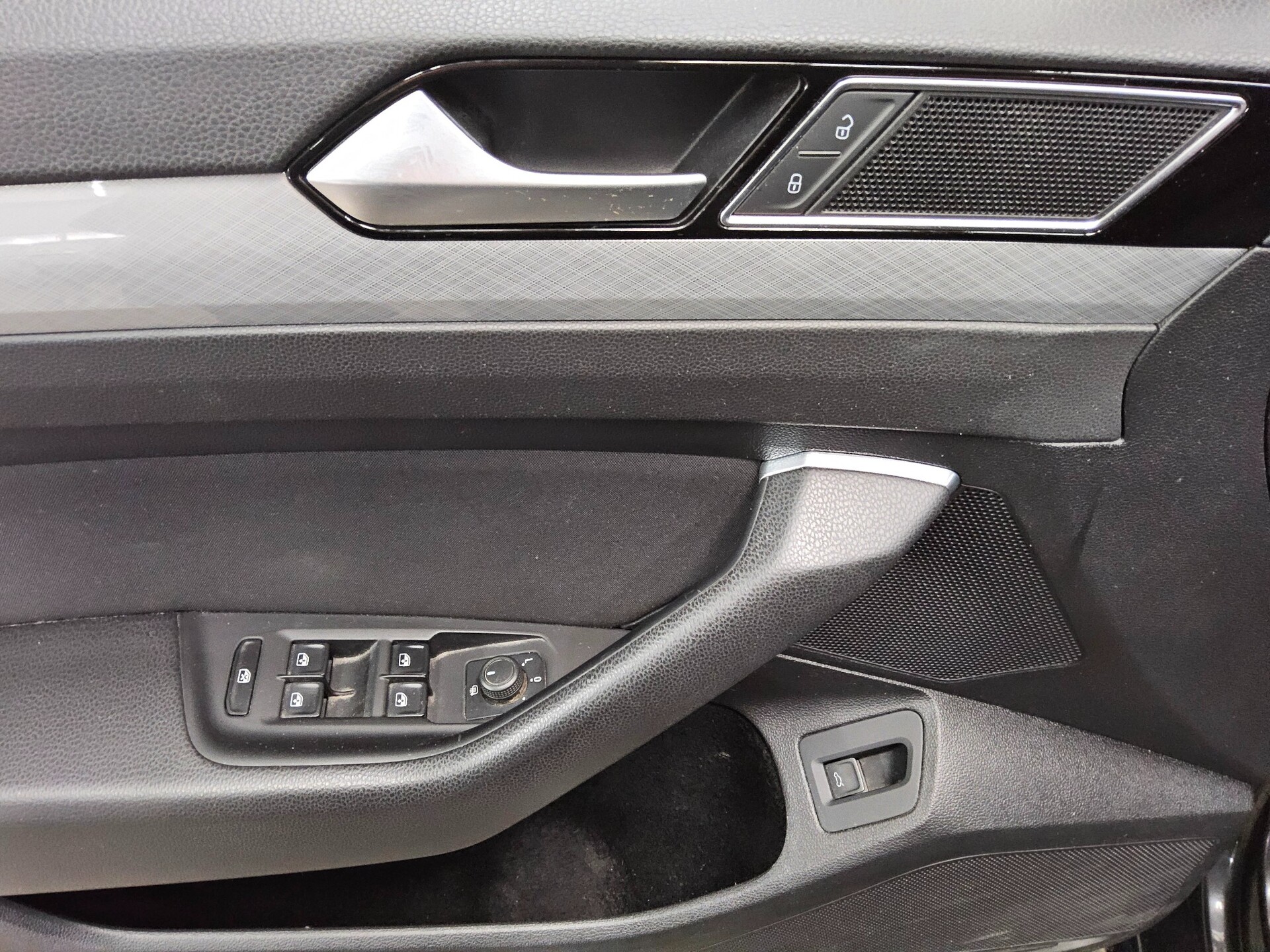 Volkswagen Passat Var. 2.0 TDI Business Navi LED ACC RfK 9