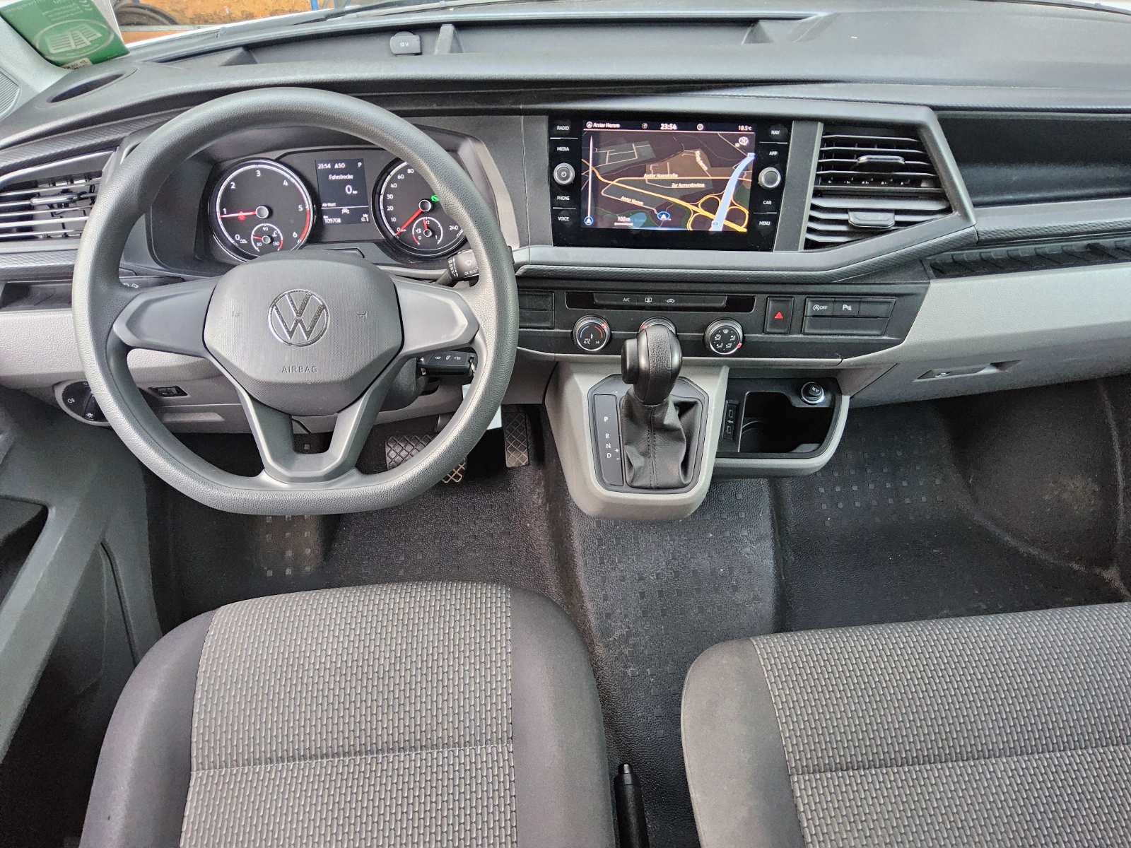 Volkswagen T6 Transporter 2.0 TDI DSG 9-Sitze Navi PDC AHK 5