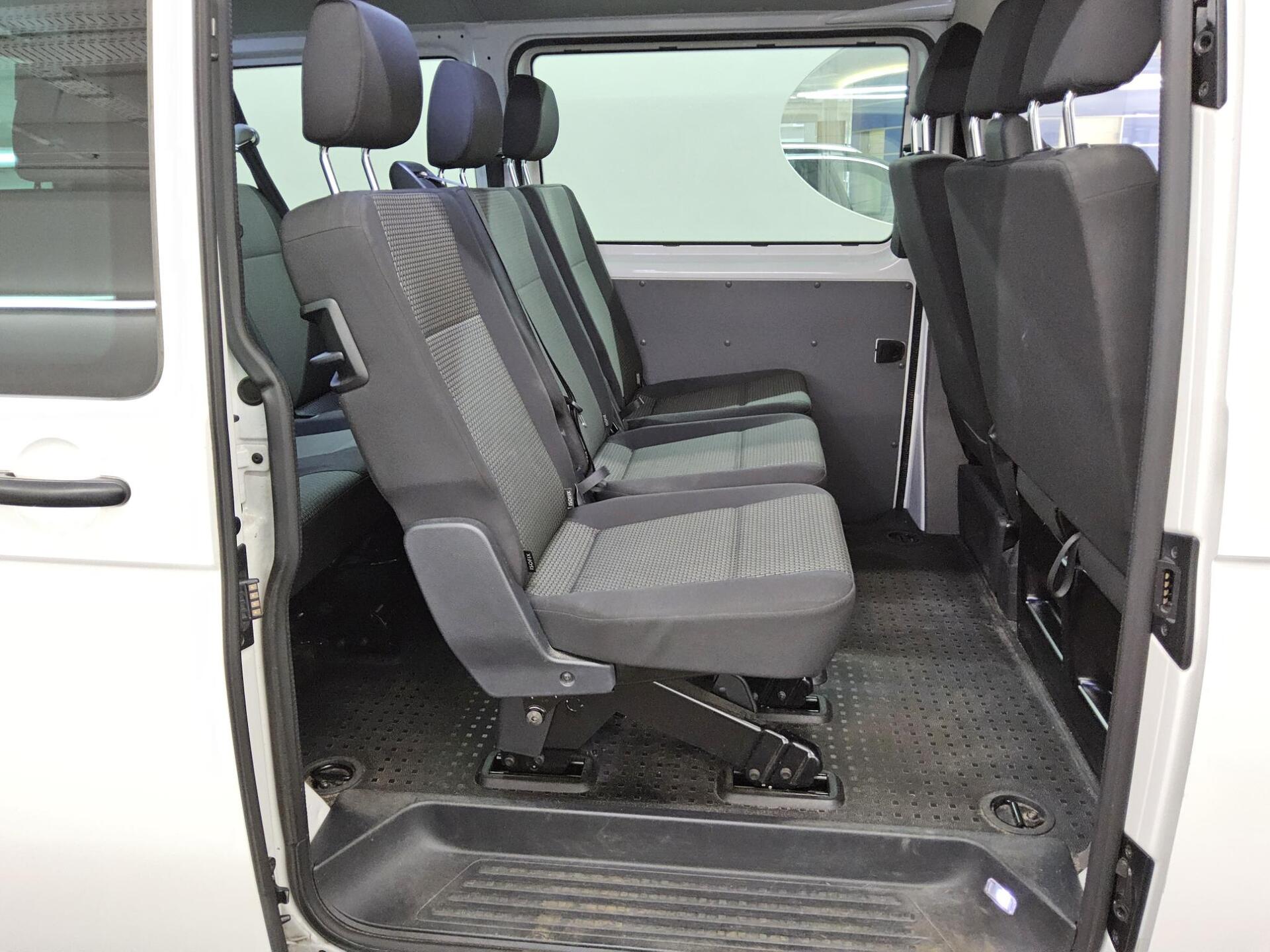 Volkswagen T6 Transporter 2.0 TDI DSG 9-Sitze Navi PDC AHK 13