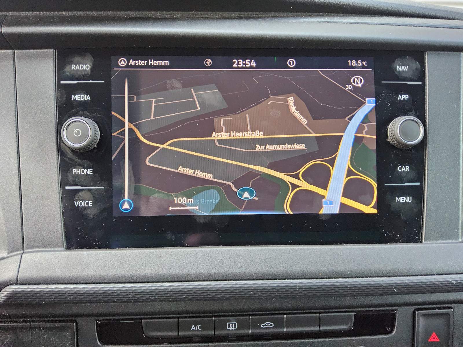 Volkswagen T6 Transporter 2.0 TDI DSG 9-Sitze Navi PDC AHK 7