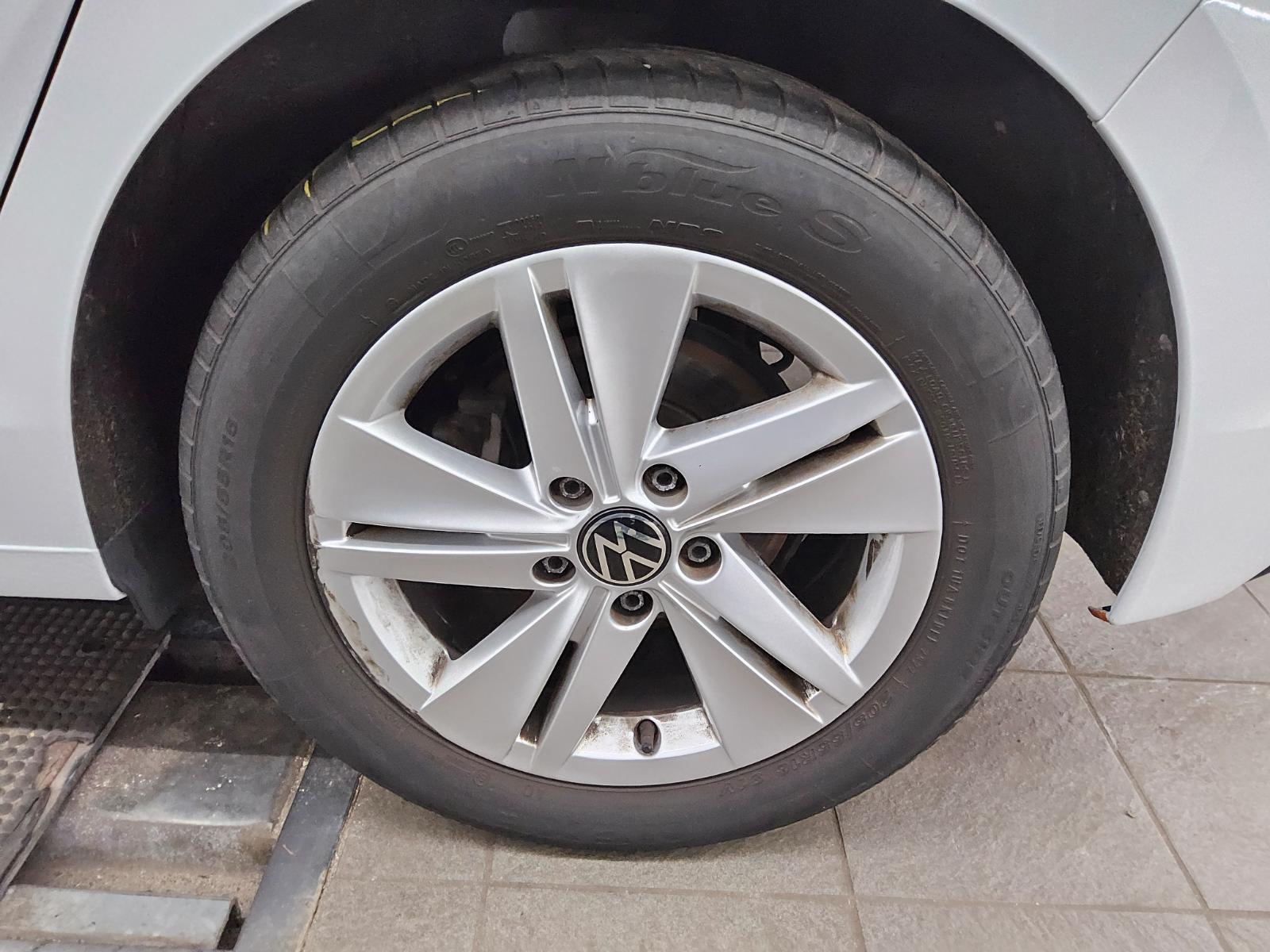 Volkswagen Golf-8 2.0 TDI Life Navi LED AID Shz PDC 11