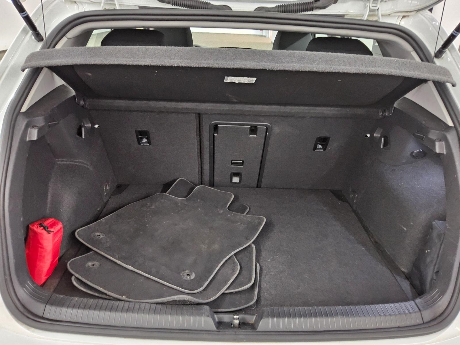 Volkswagen Golf-8 2.0 TDI Life Navi LED AID Shz PDC 12