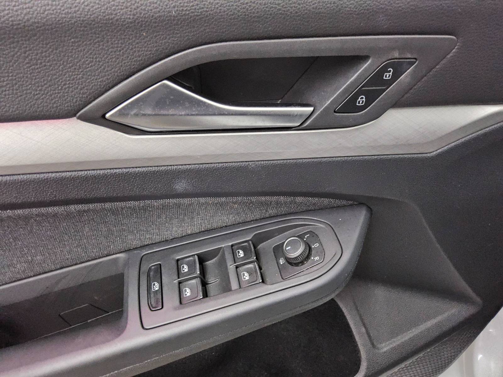 Volkswagen Golf-8 2.0 TDI Life Navi LED AID Shz PDC 10