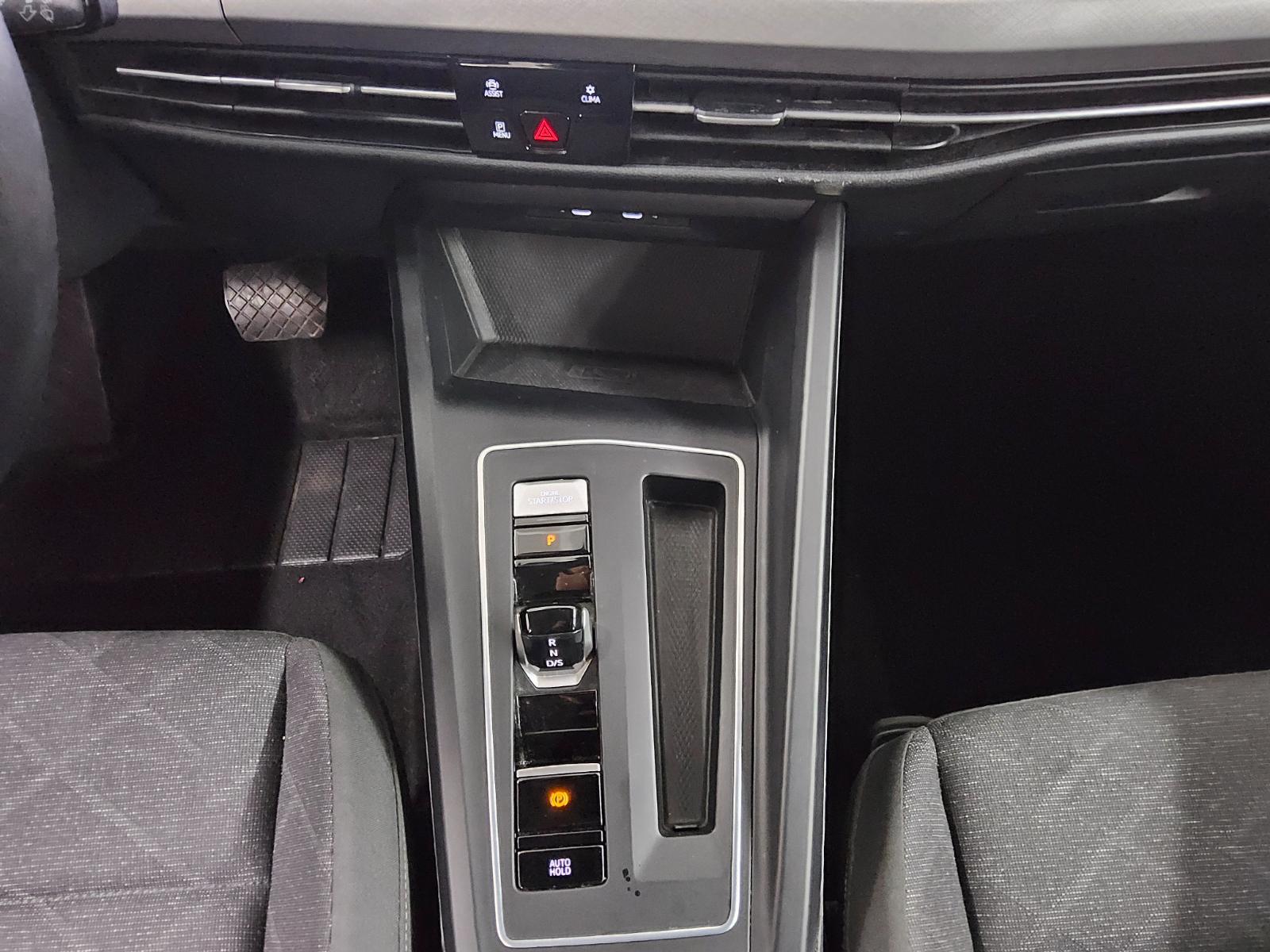 Volkswagen Golf-8 2.0 TDI Life Navi LED AID Shz PDC 6