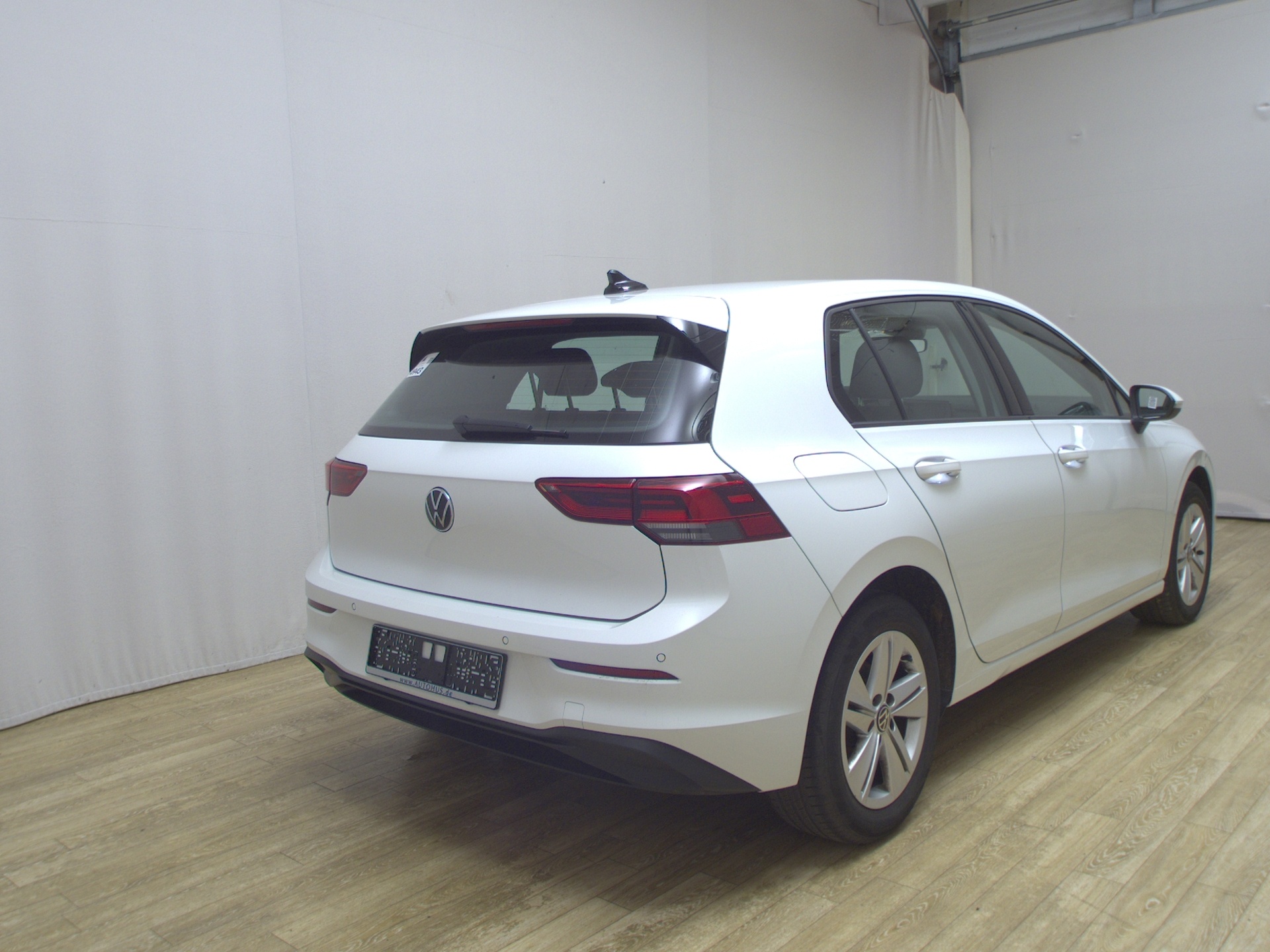 Volkswagen Golf-8 2.0 TDI Life Navi LED AID Shz PDC 4