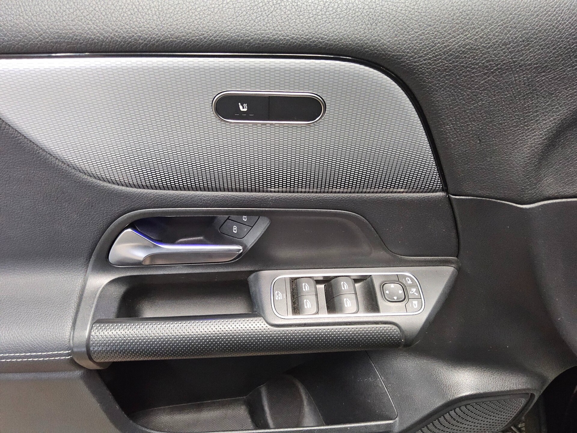 Mercedes-Benz GLA 200 d Progressive Navi LED Kamera Ambiente 10