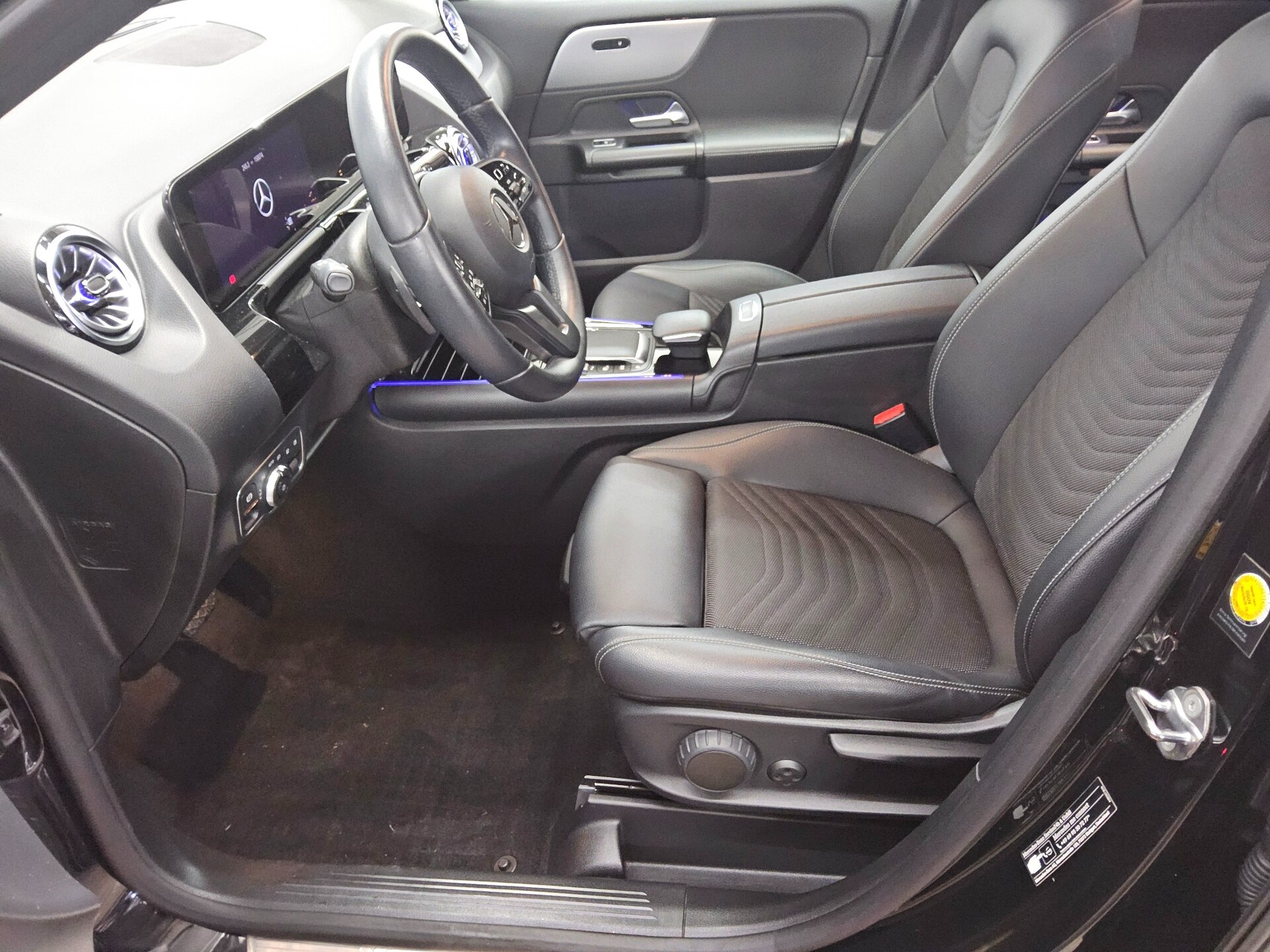 Mercedes-Benz GLA 200 d Progressive Navi LED Kamera Ambiente 9