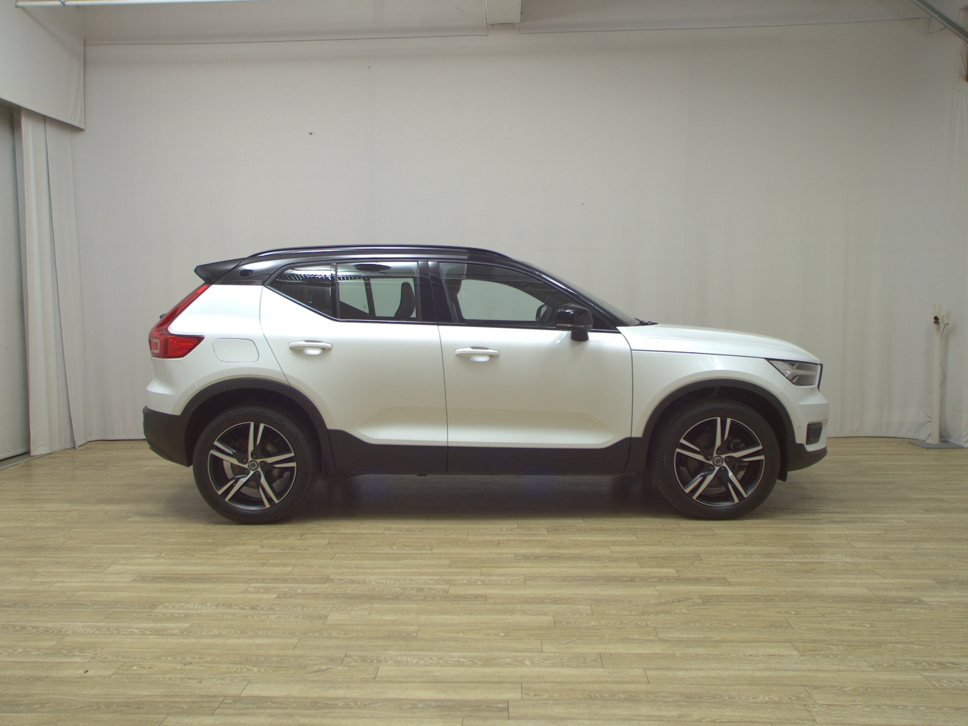 Volvo XC40 B4 R-Design Navi LED Leder 360° H-K Memory