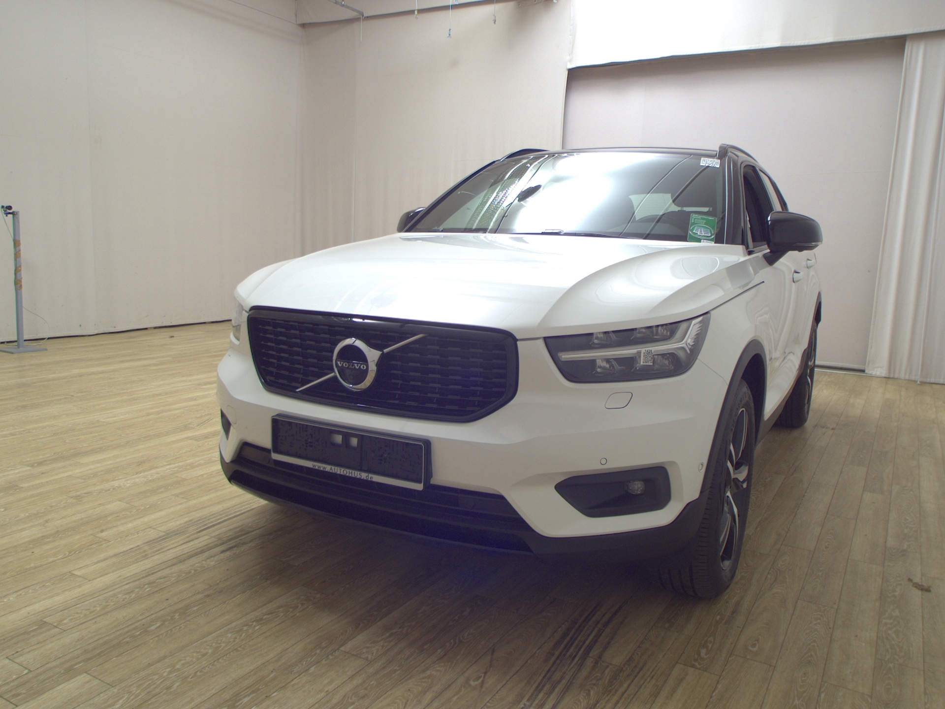Volvo XC40 B4 R-Design Navi LED Leder 360° H-K Memory 2