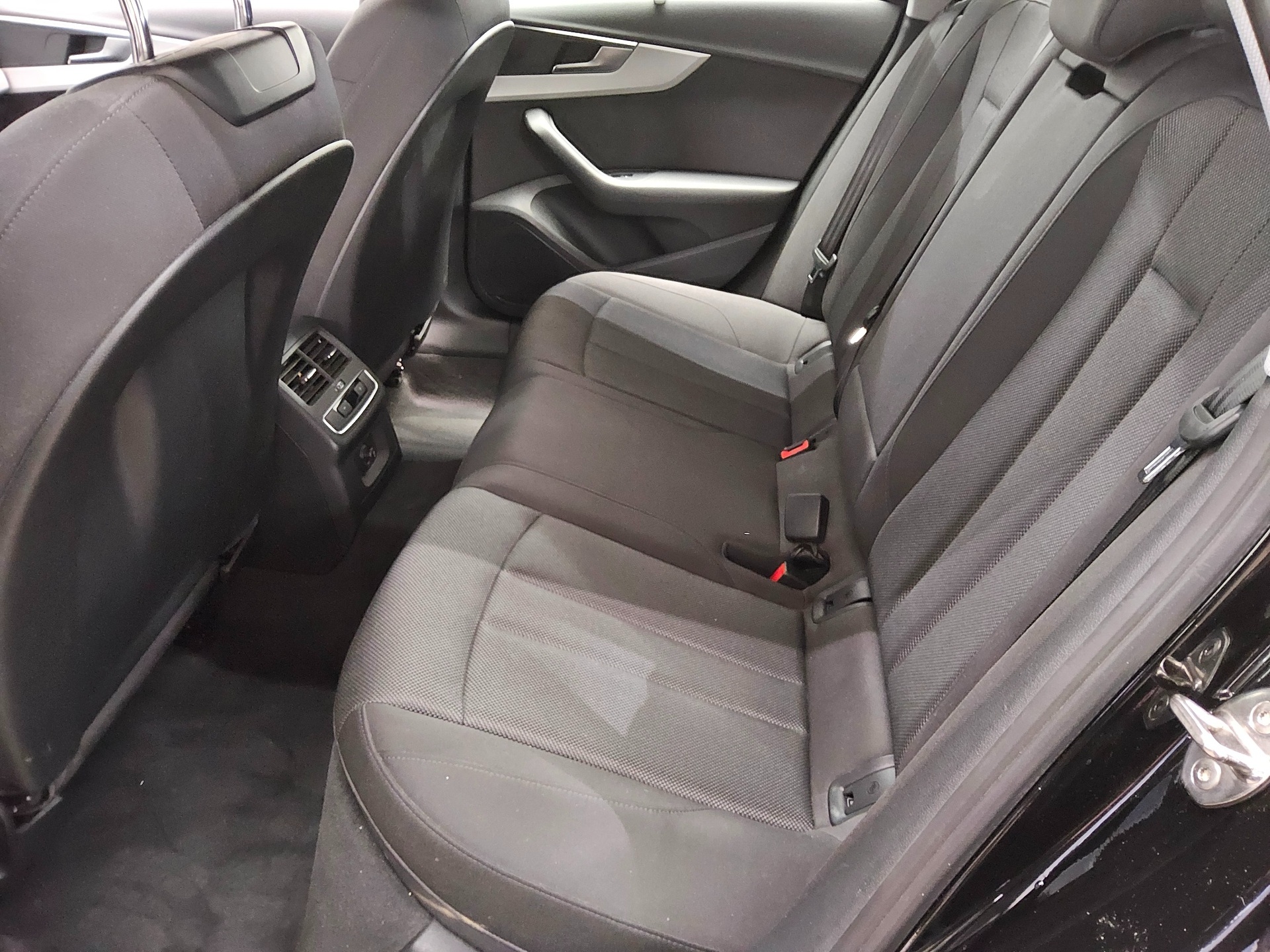 Audi A4 Avant 35 TDI advanced Navi+ Matrix PDC Shz 13