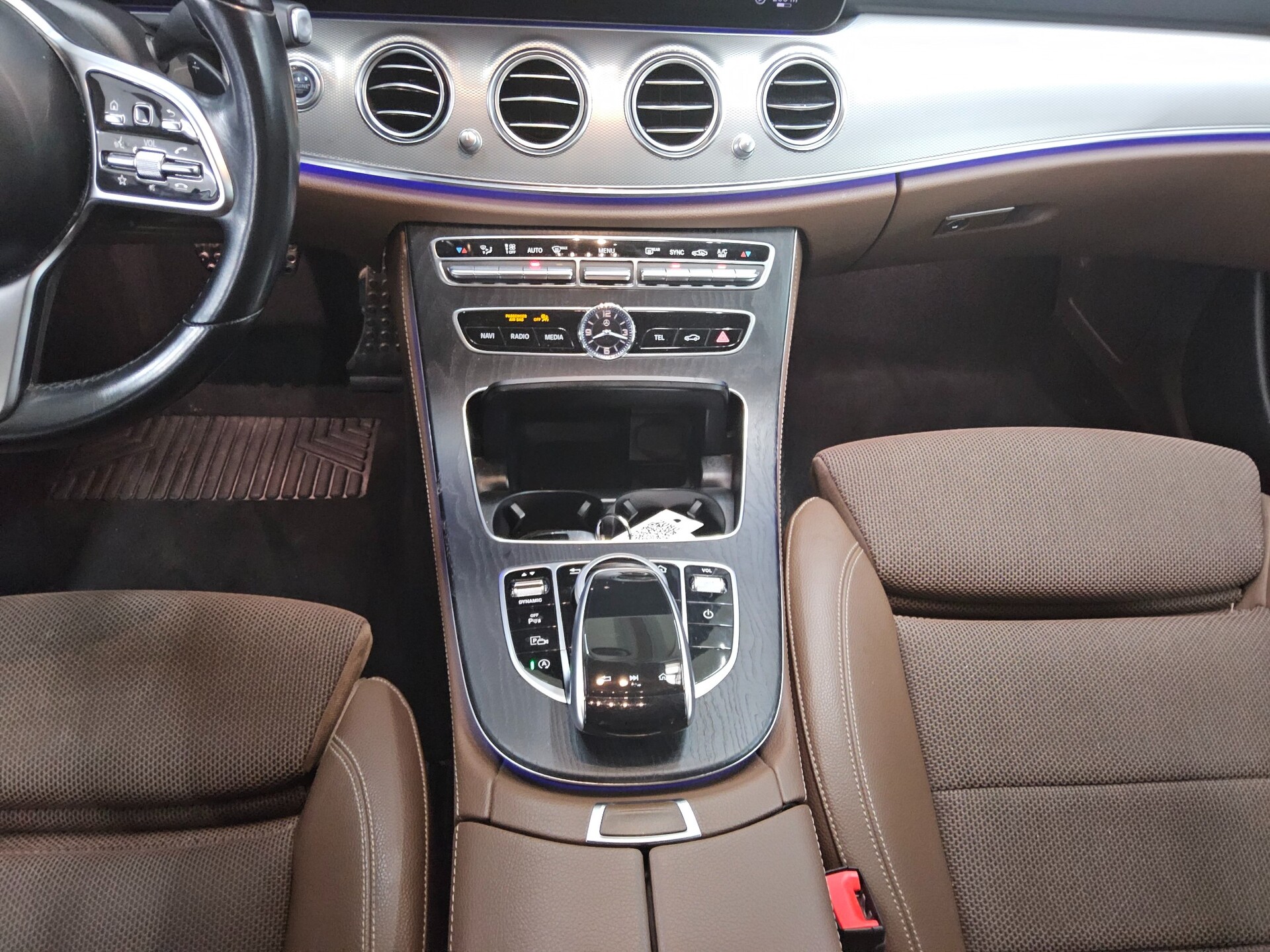 Mercedes-Benz E 220 d Avantgarde Navi LED AHK Distronic+ RfK 6