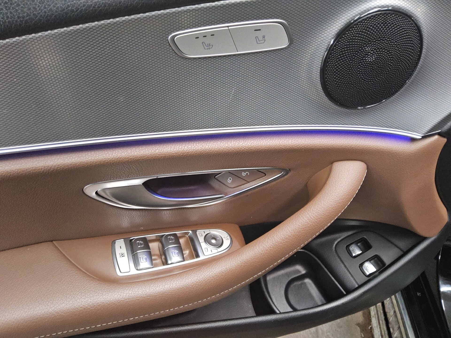 Mercedes-Benz E 220 d Avantgarde Navi LED AHK Distronic+ RfK 9